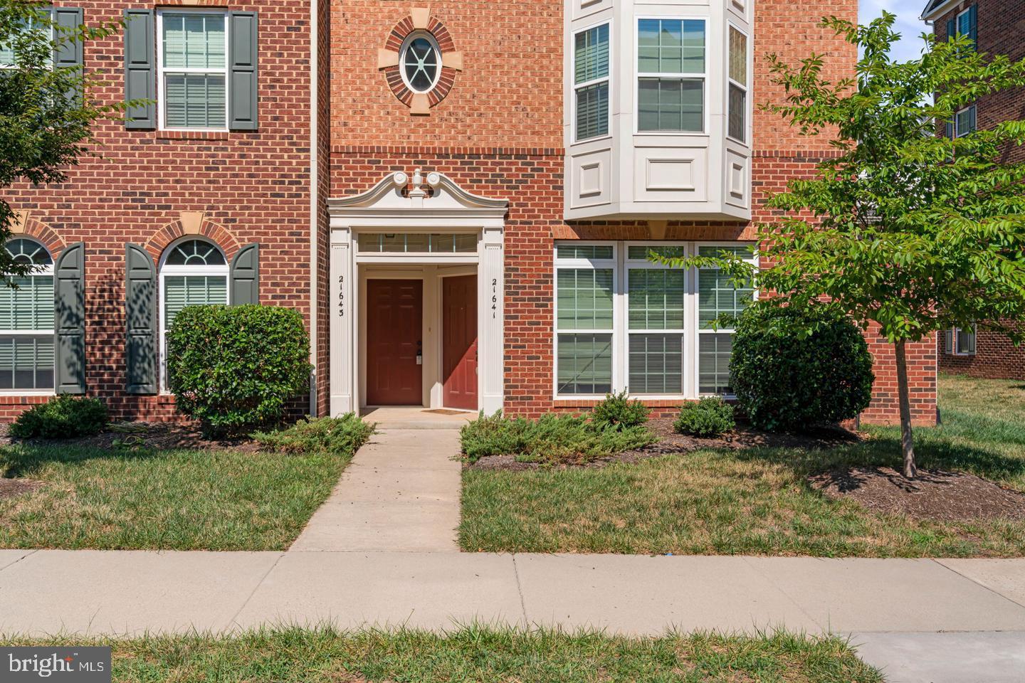 ASHBURN KNOLLS - Residential