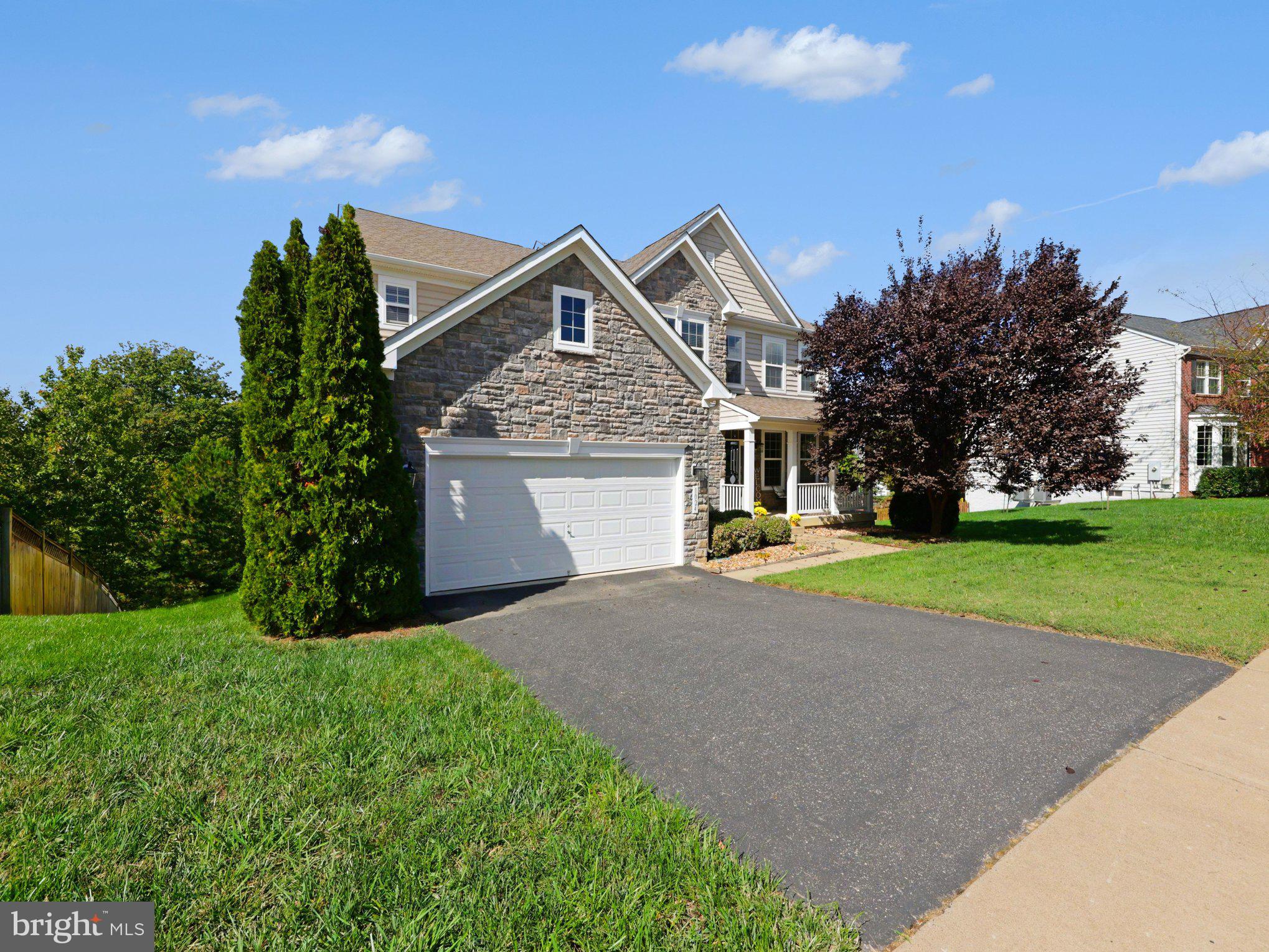 1024 W KENSINGTON CIRCLE