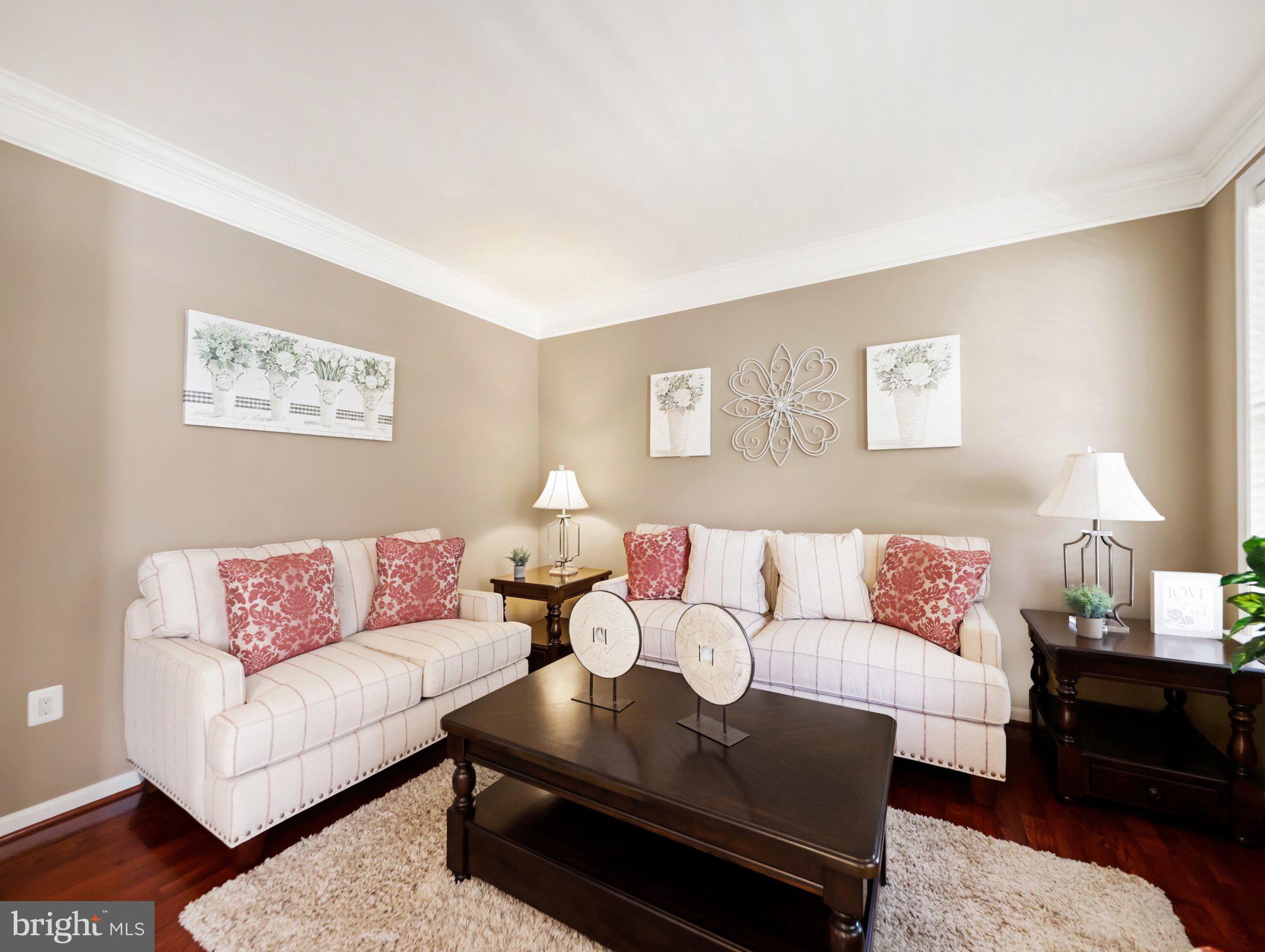 1024 W KENSINGTON CIRCLE