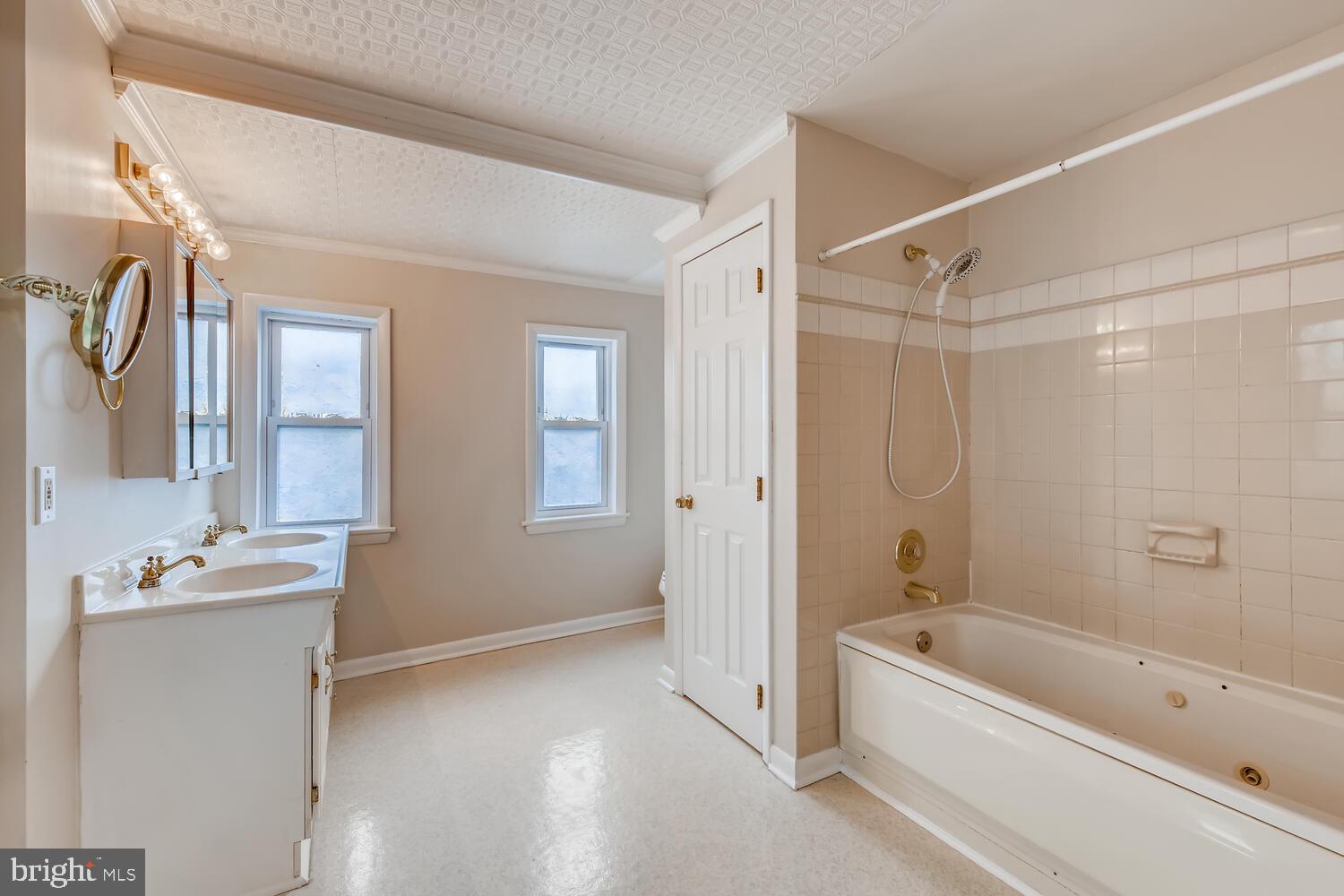 FEDERAL HILL HISTORIC DISTRICT - Residential Lease