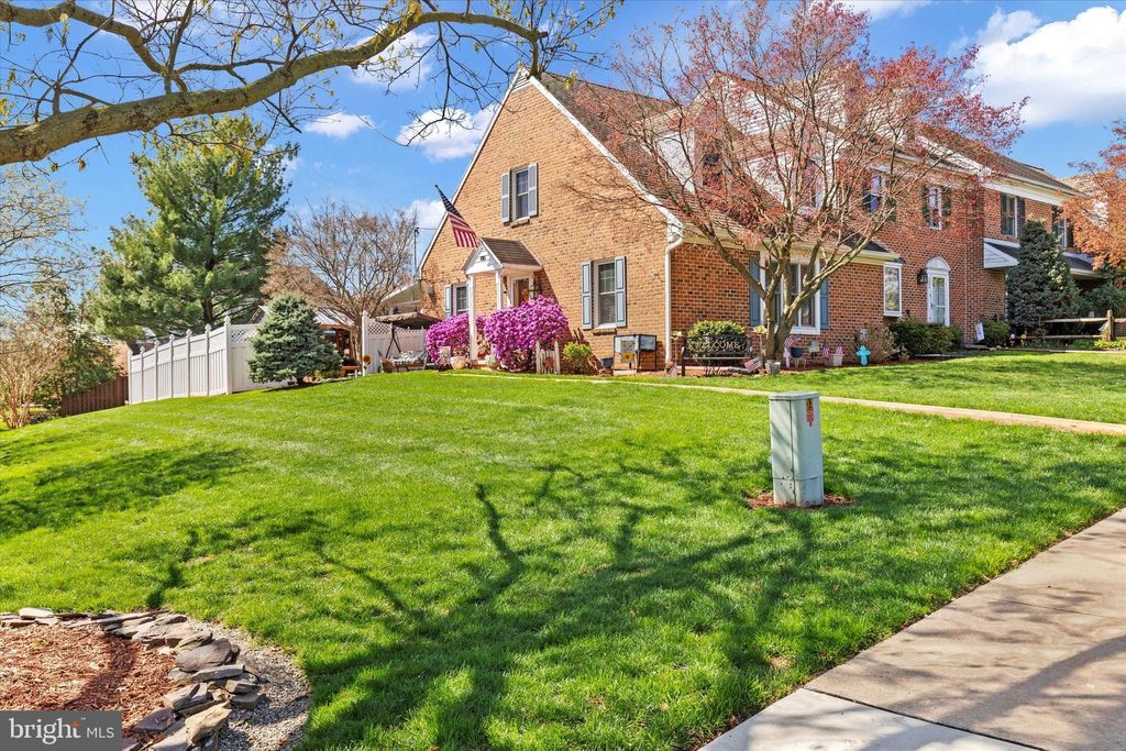 Photo of 200 Huntington Drive, MOUNTVILLE, PA 17554 (MLS # PALA2066054)