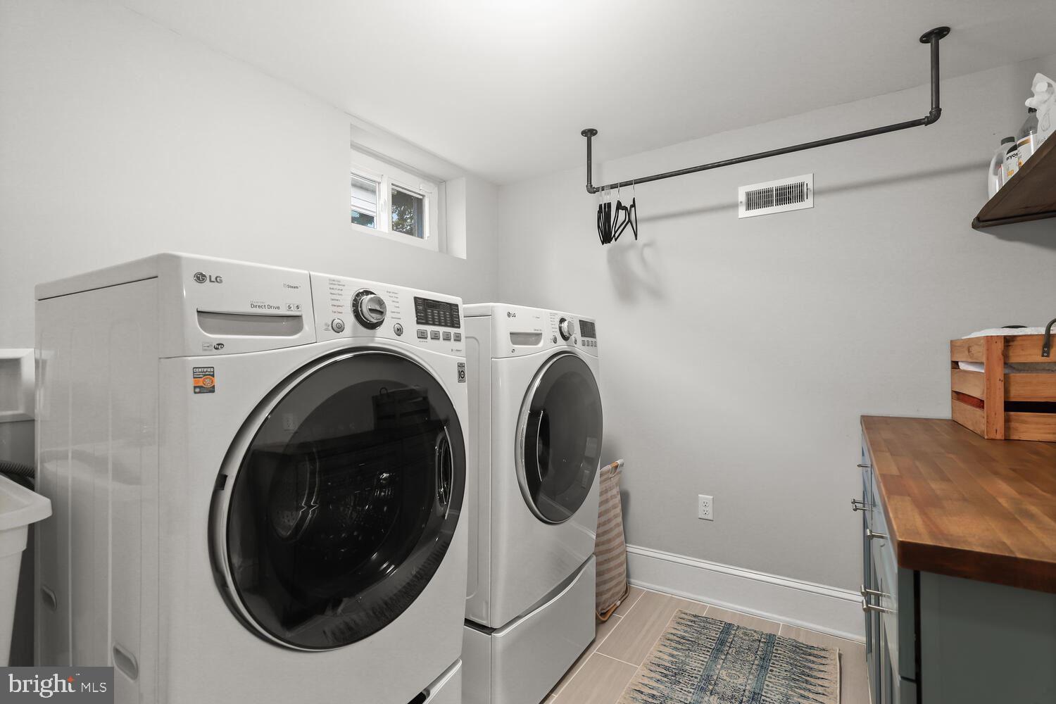 OAK SPRINGS - Residential