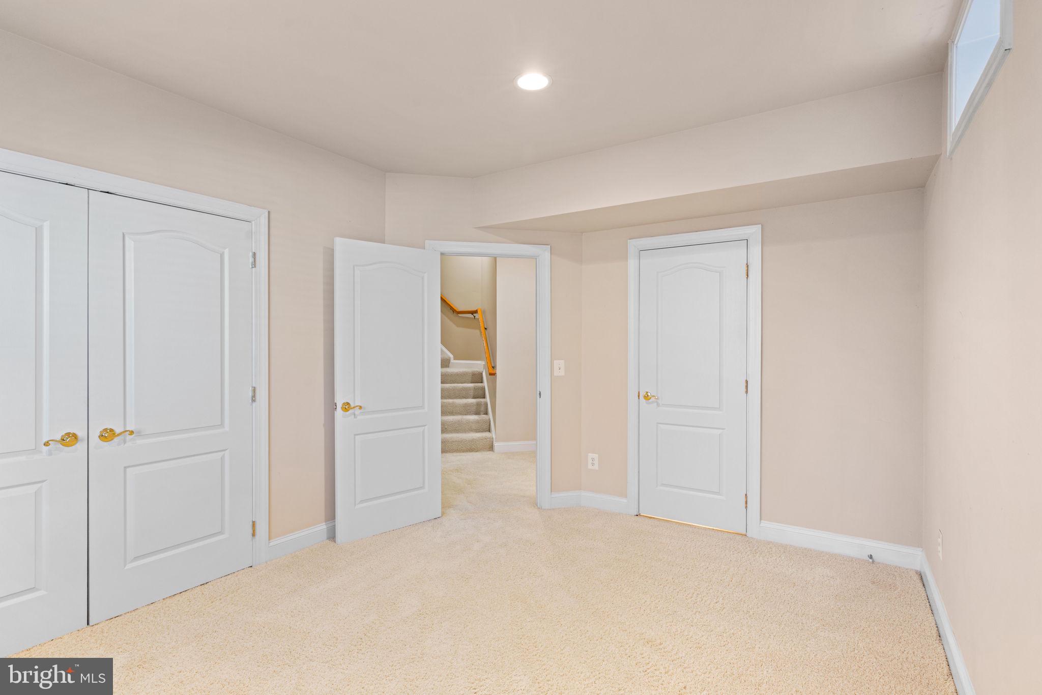 LAUREL HILL - Residential