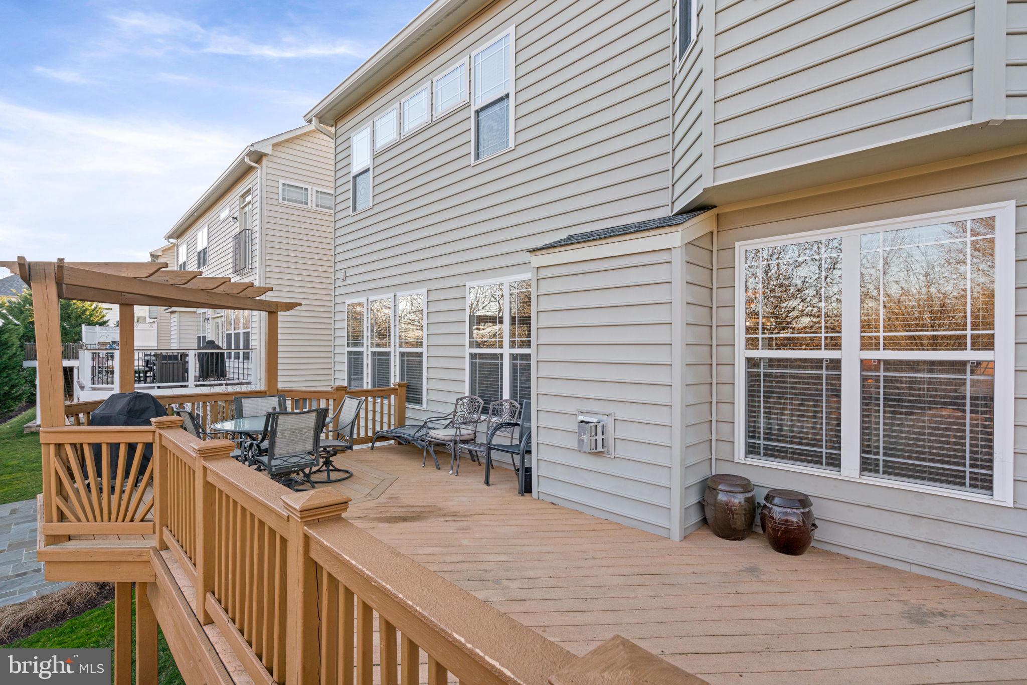 LAUREL HILL - Residential