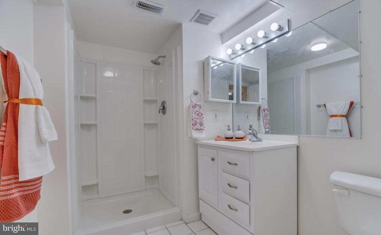 GLENBROOKE WOODS - Residential Lease