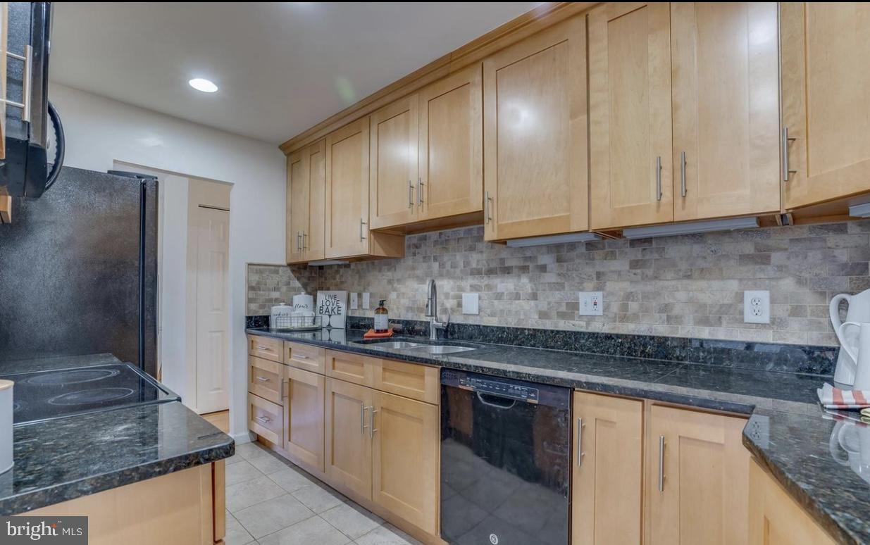 GLENBROOKE WOODS - Residential Lease