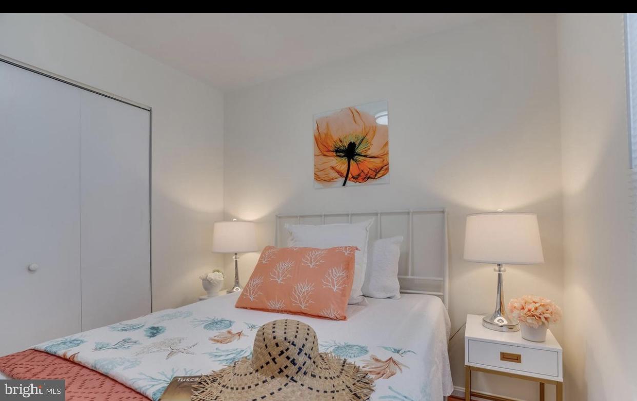 GLENBROOKE WOODS - Residential Lease