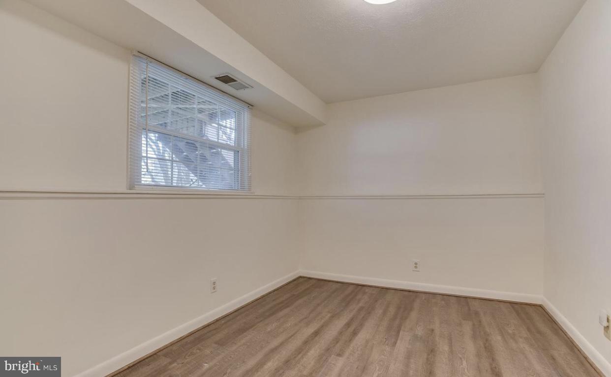 GLENBROOKE WOODS - Residential Lease