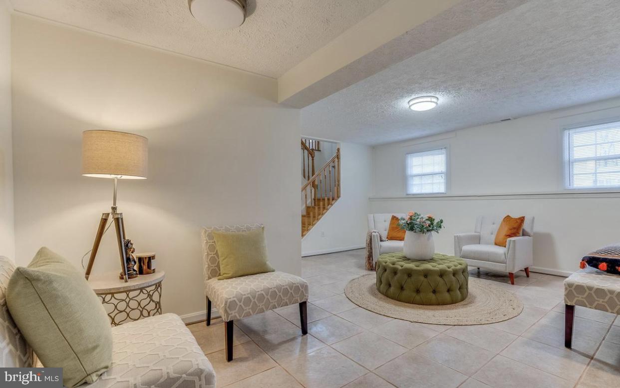 GLENBROOKE WOODS - Residential Lease