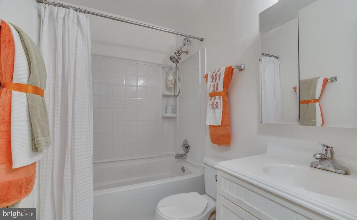 GLENBROOKE WOODS - Residential Lease