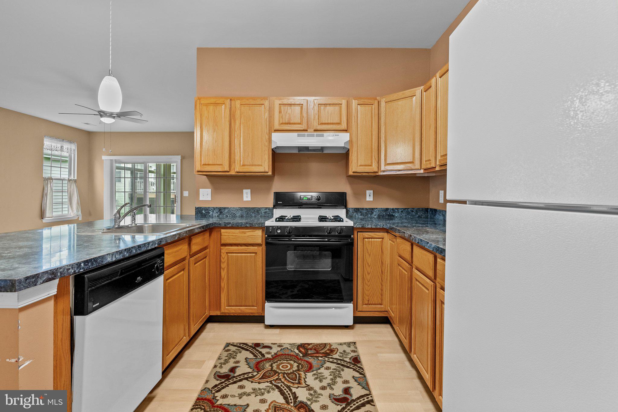 HERITAGE CR ESTS - Residential