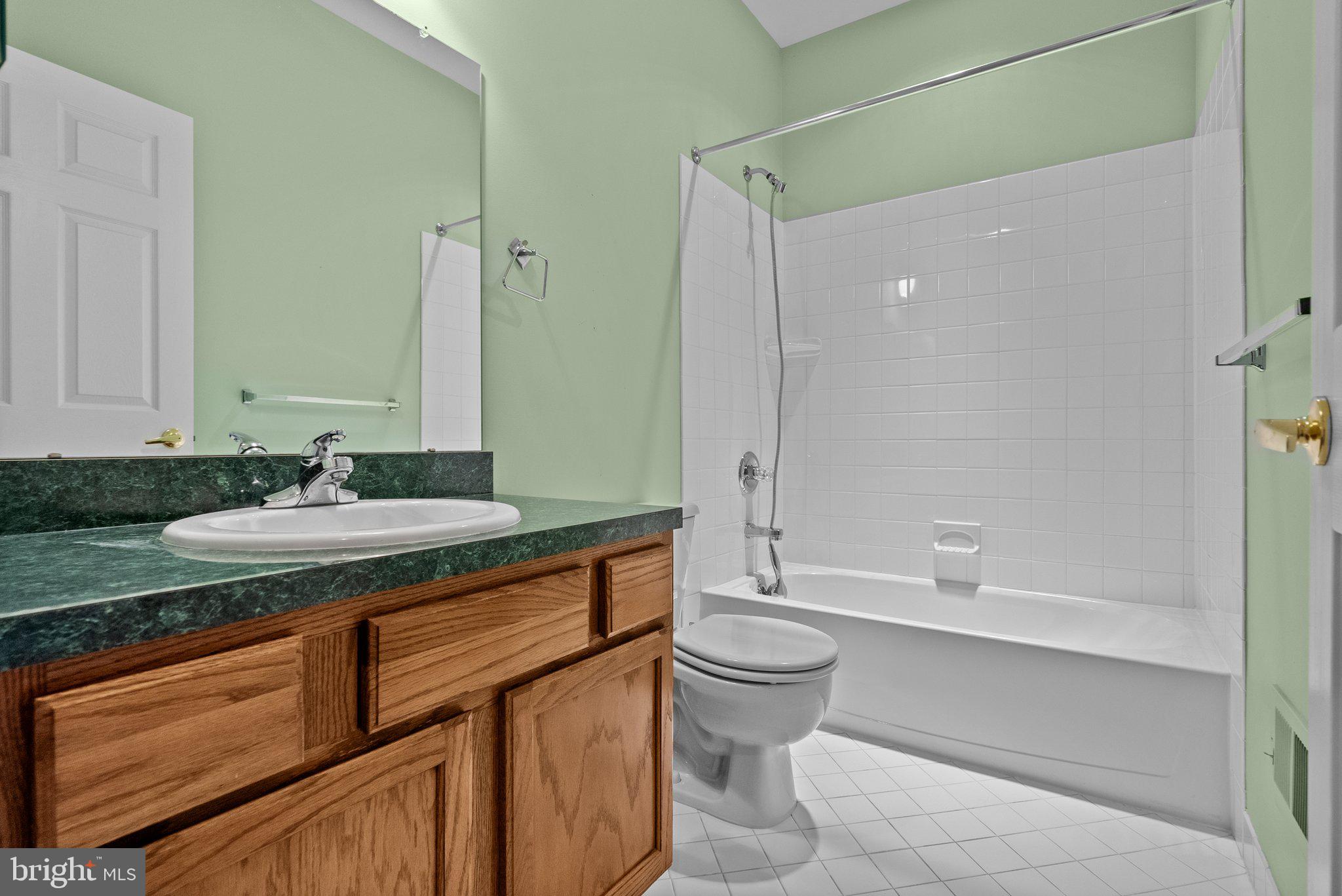 HERITAGE CR ESTS - Residential