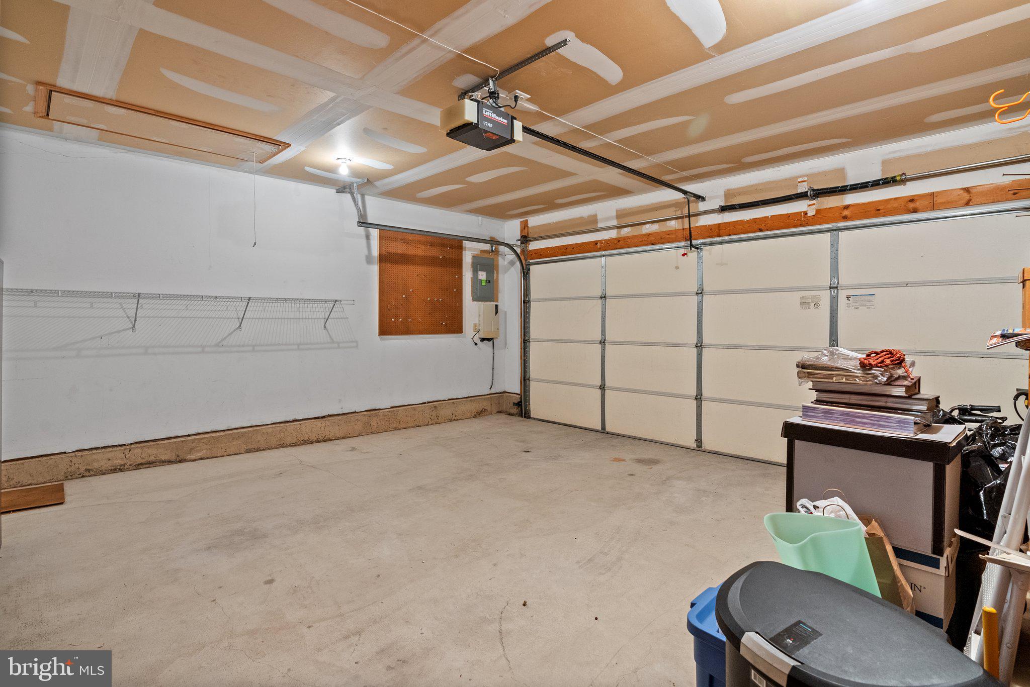 HERITAGE CR ESTS - Residential