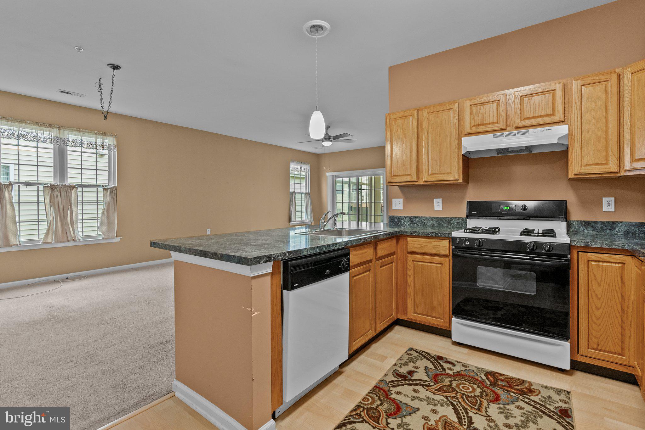 HERITAGE CR ESTS - Residential