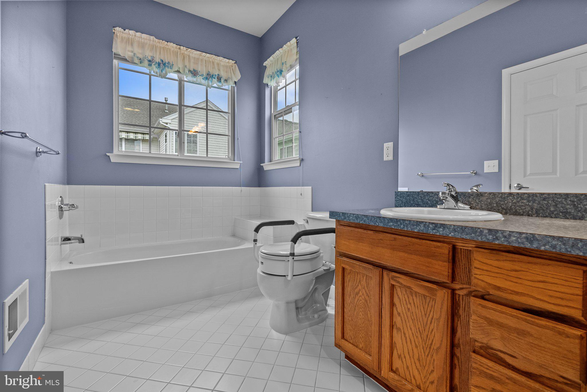 HERITAGE CR ESTS - Residential