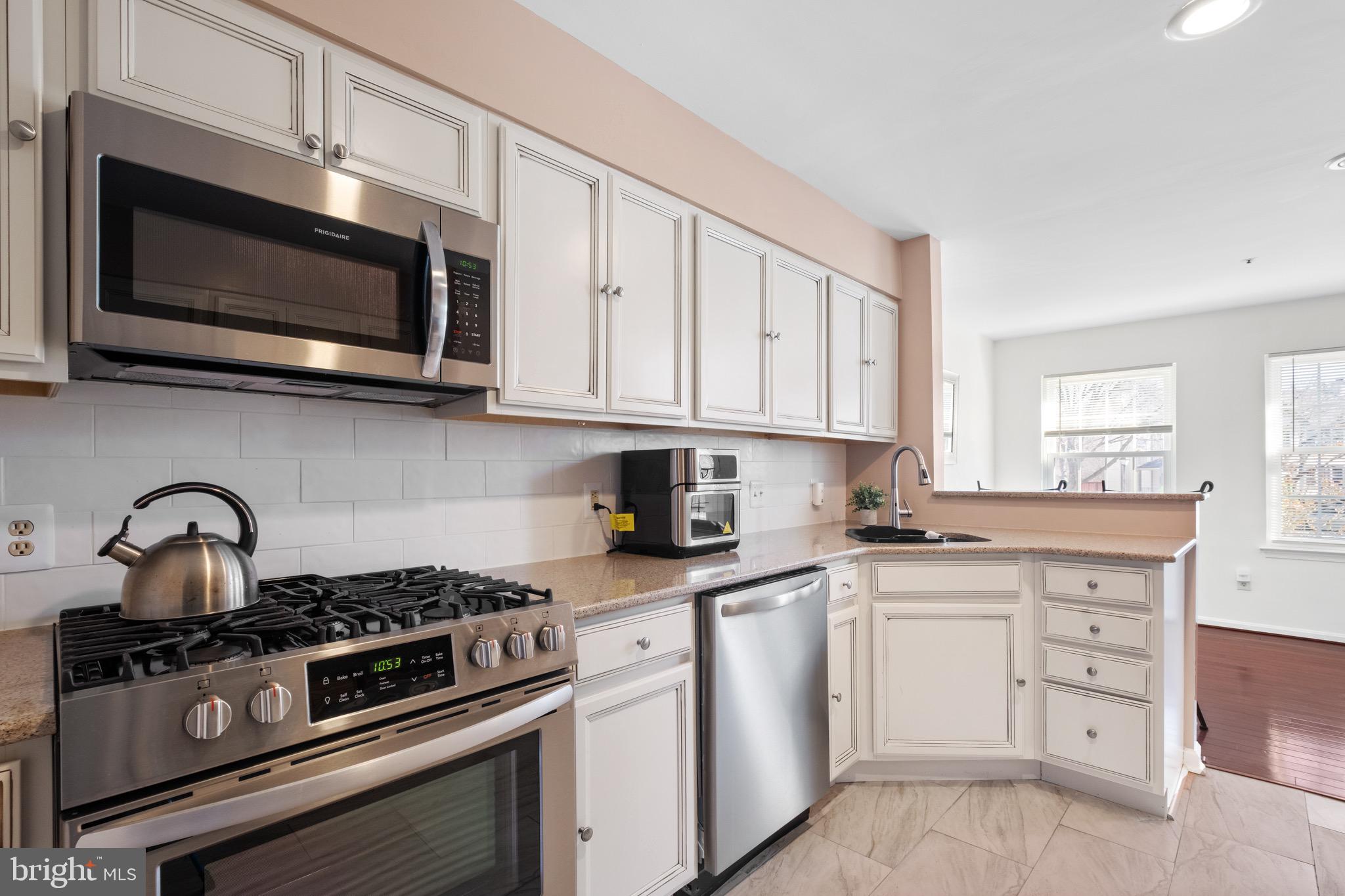 FLOWER HILL - Residential