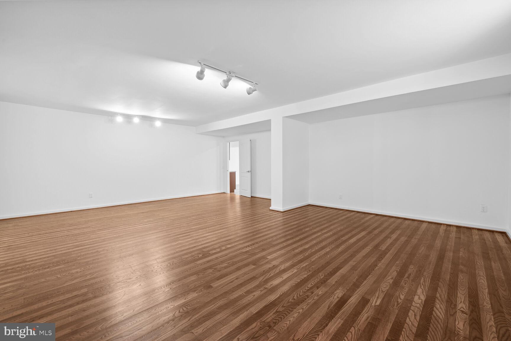 WILLOWS OF POTOMAC - Residential