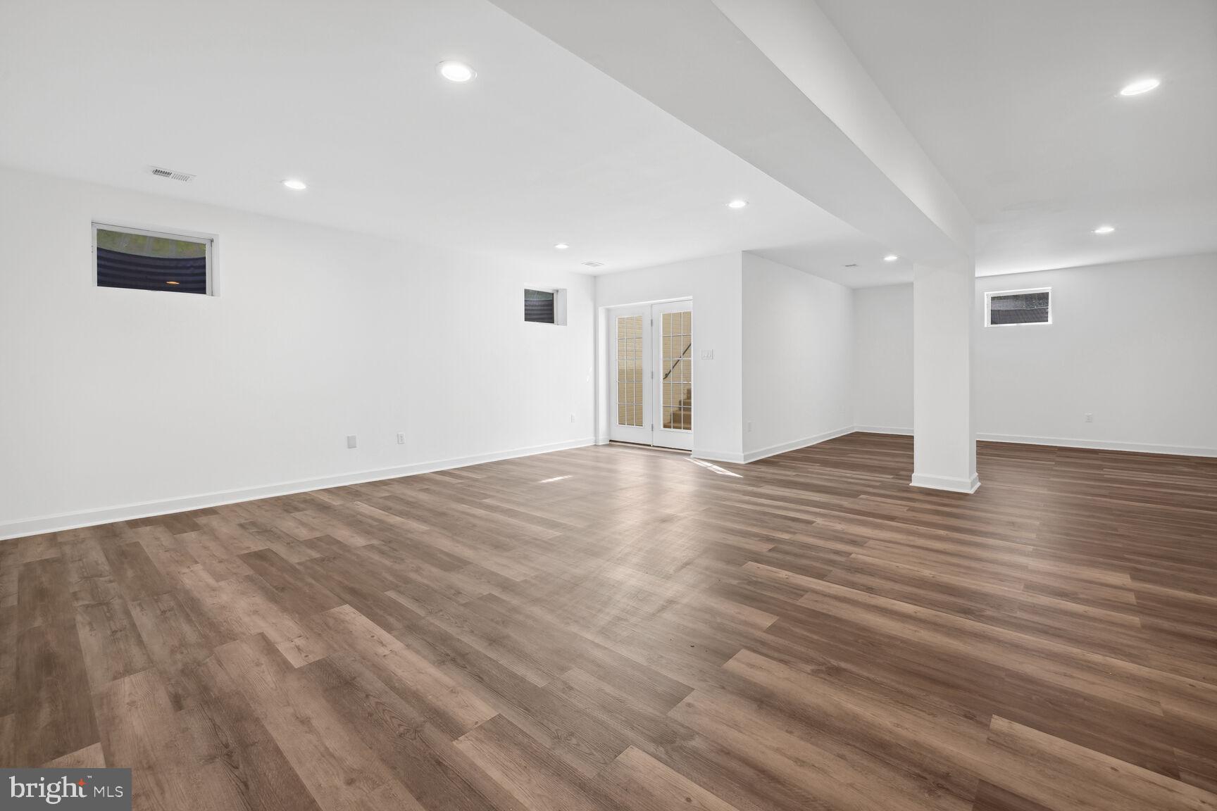 WILLOWS OF POTOMAC - Residential