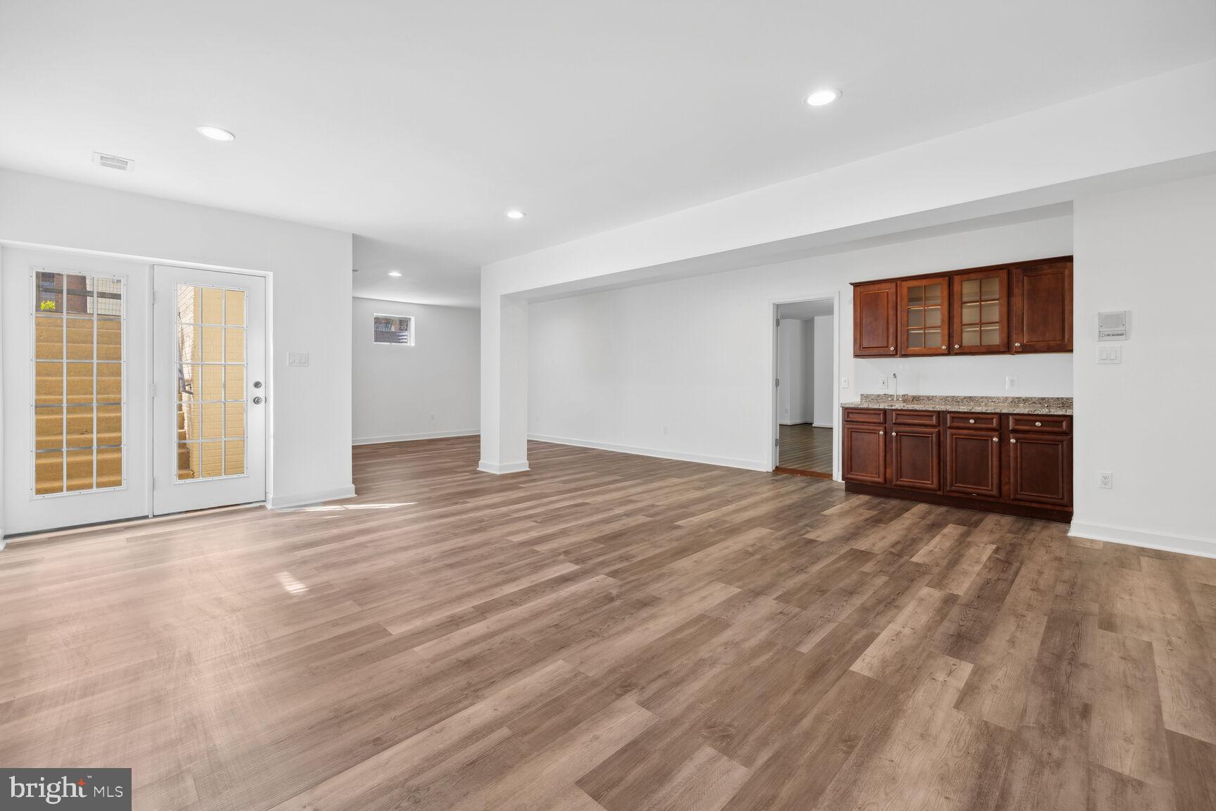 WILLOWS OF POTOMAC - Residential