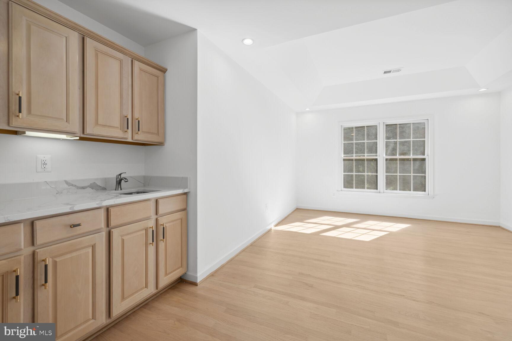 WILLOWS OF POTOMAC - Residential