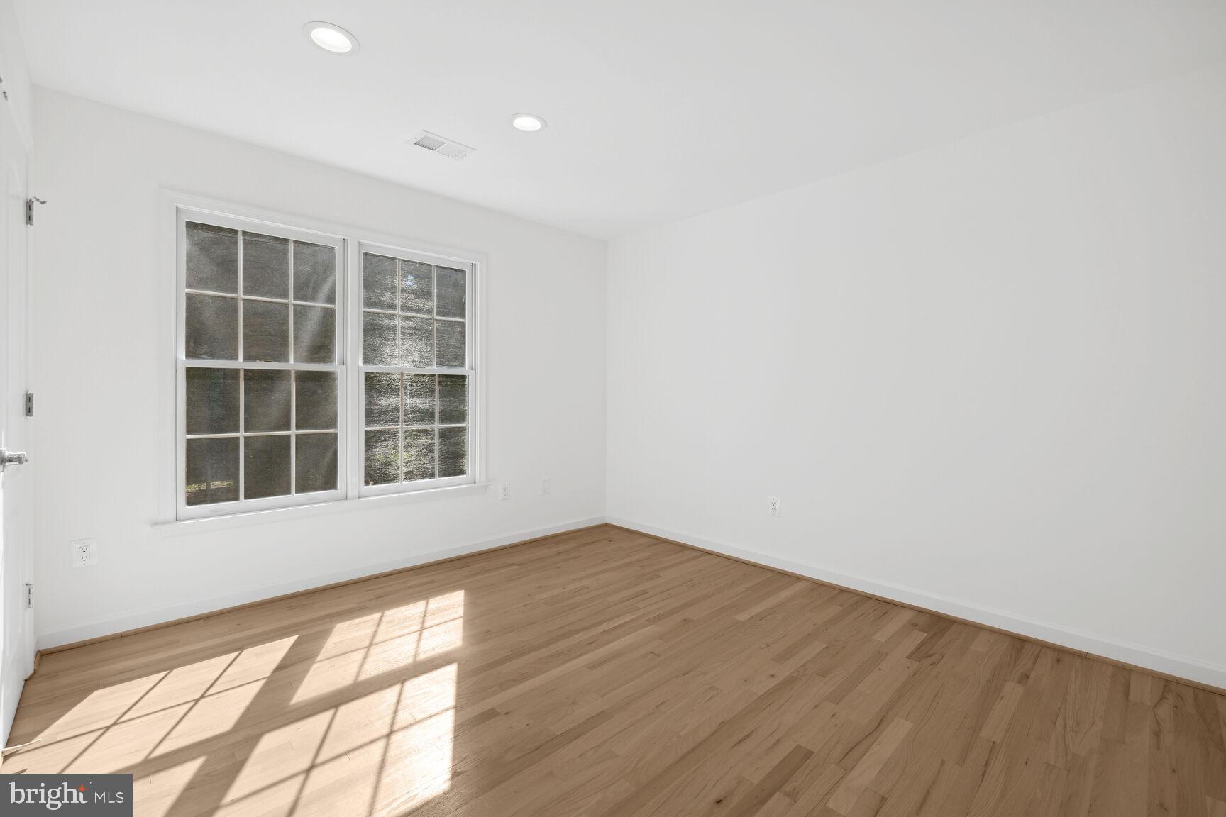 WILLOWS OF POTOMAC - Residential