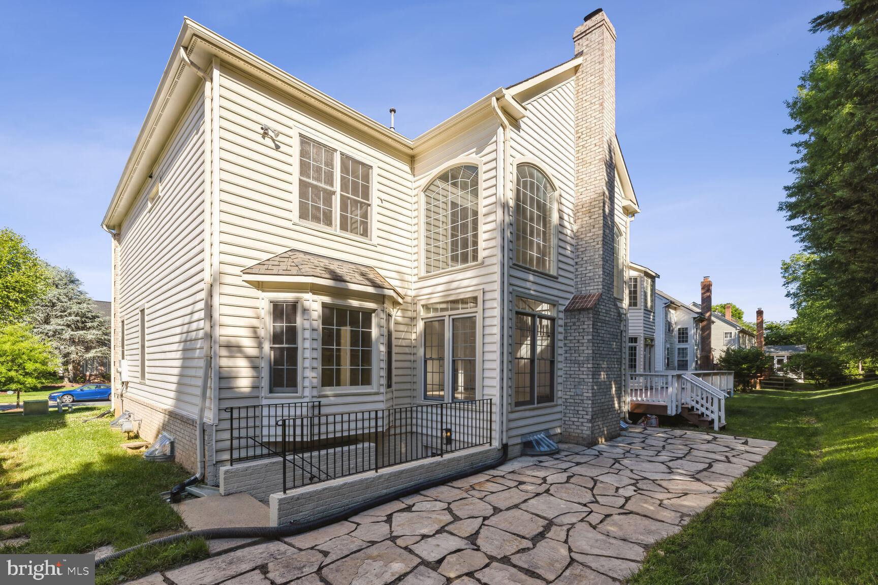 WILLOWS OF POTOMAC - Residential