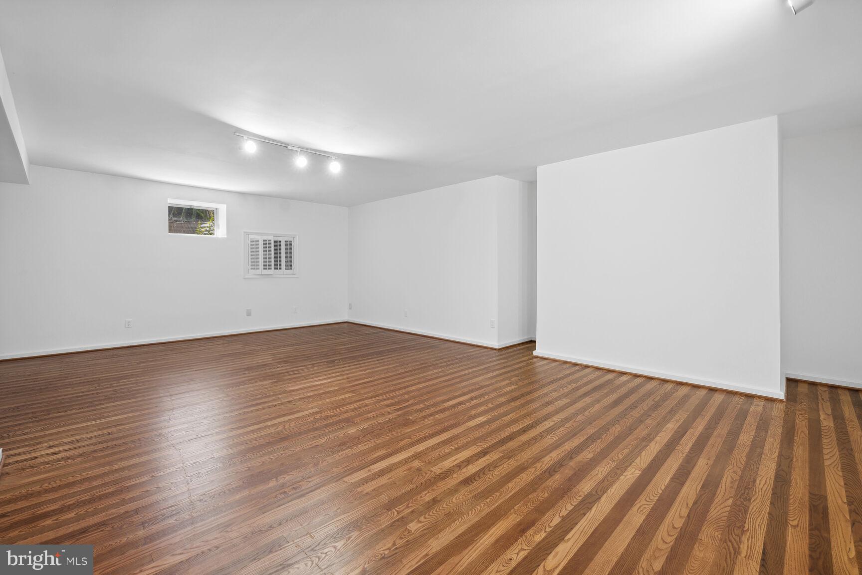 WILLOWS OF POTOMAC - Residential