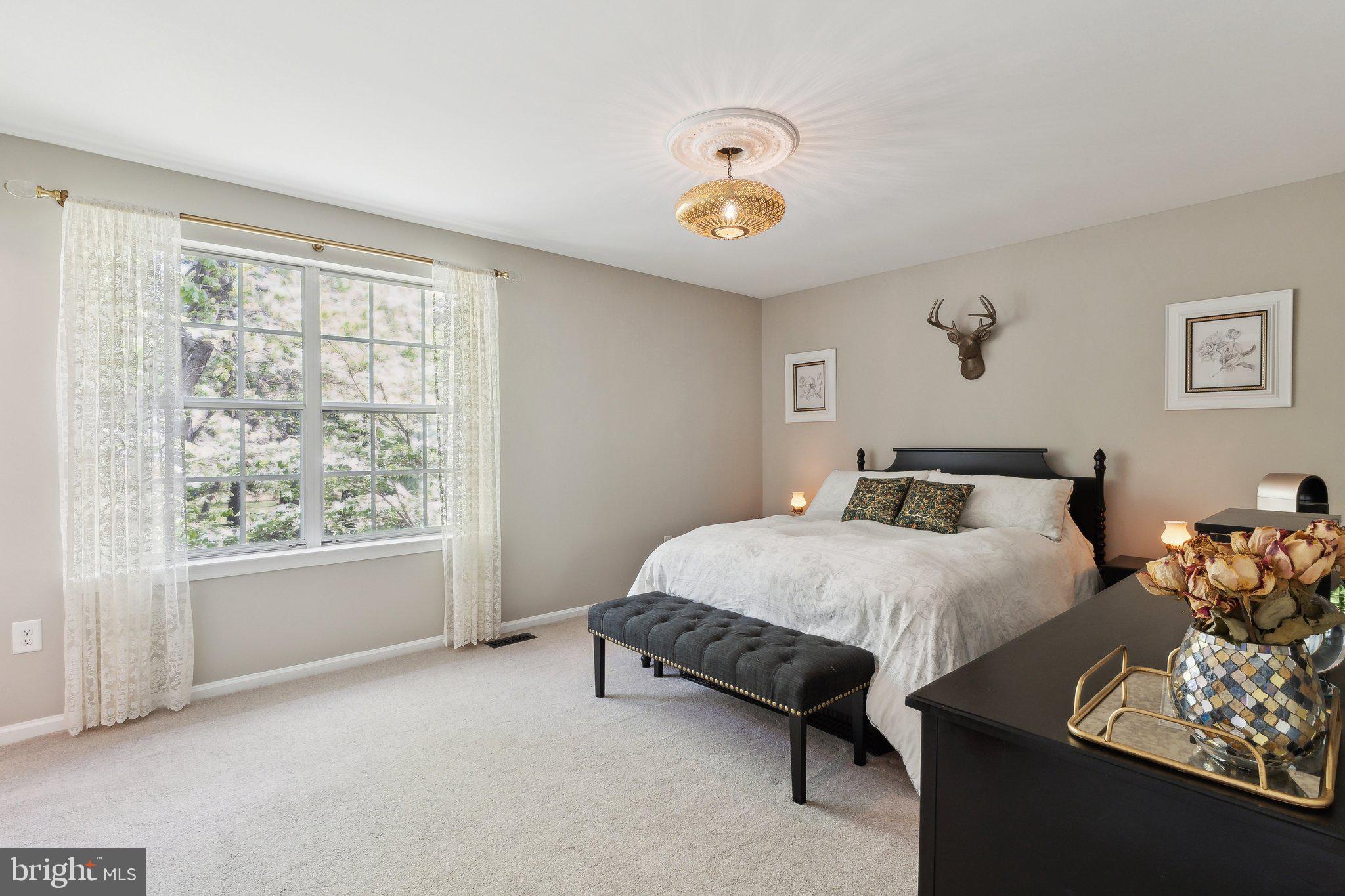 COLLEGE MANOR - Residential