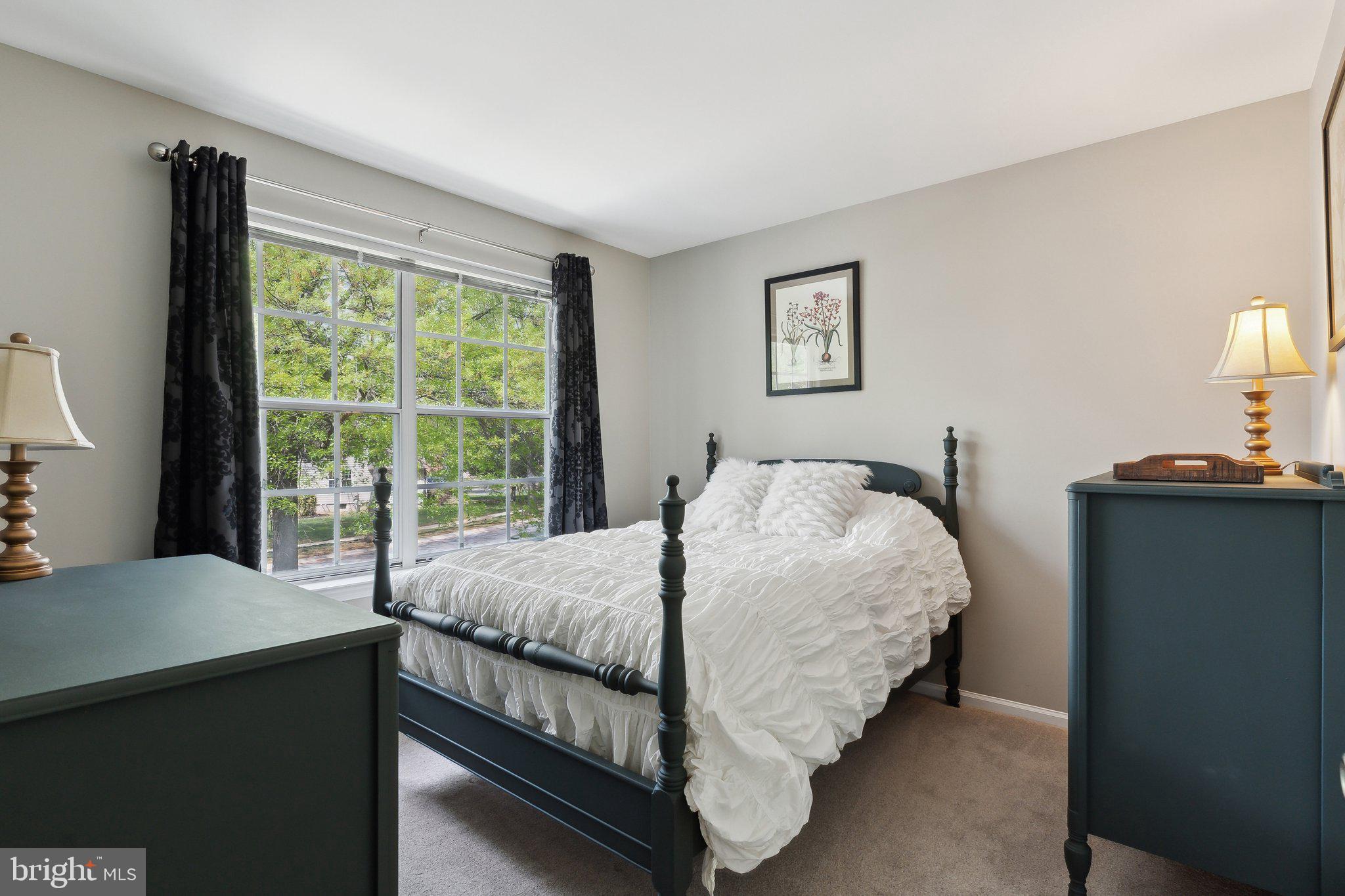 COLLEGE MANOR - Residential