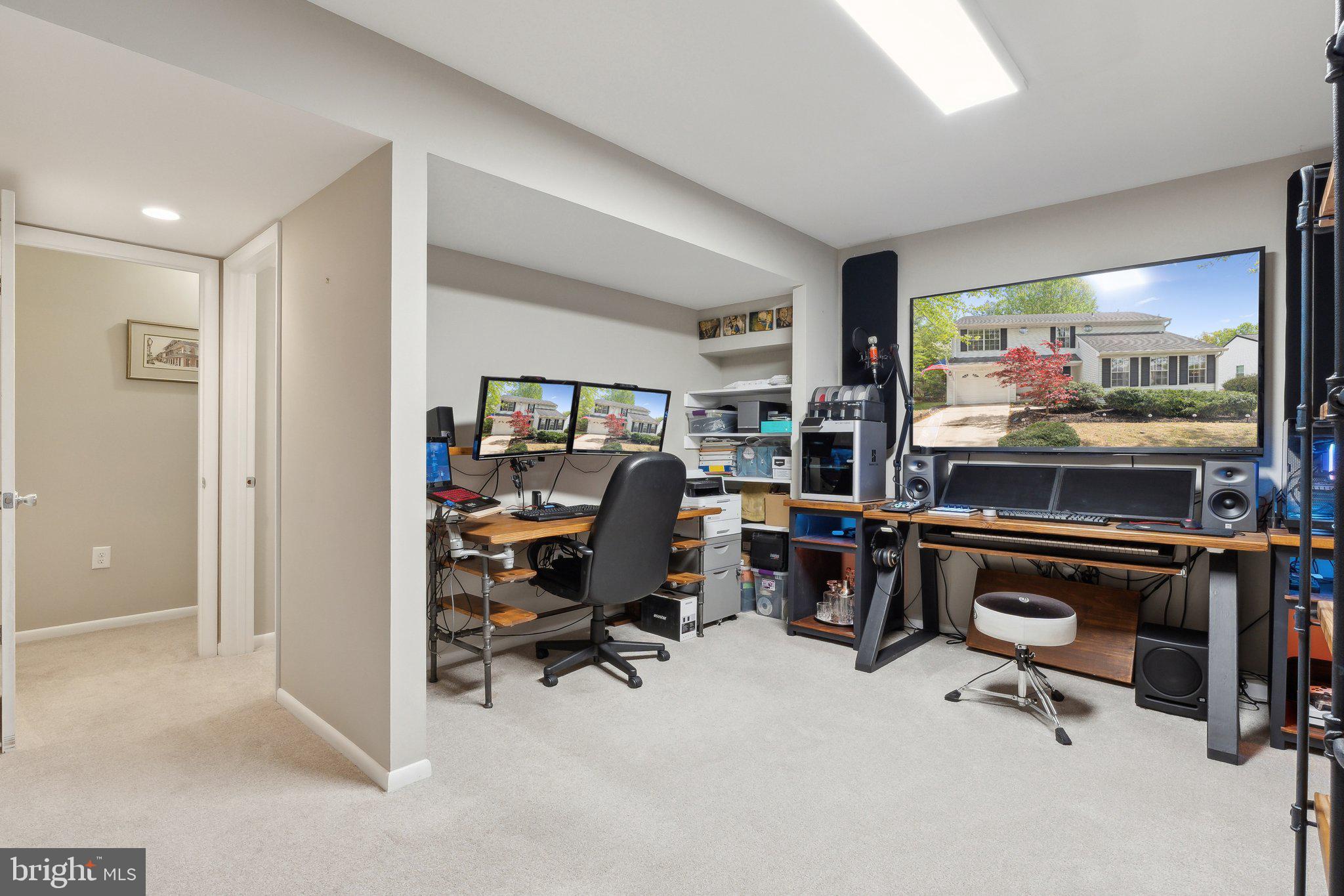 COLLEGE MANOR - Residential