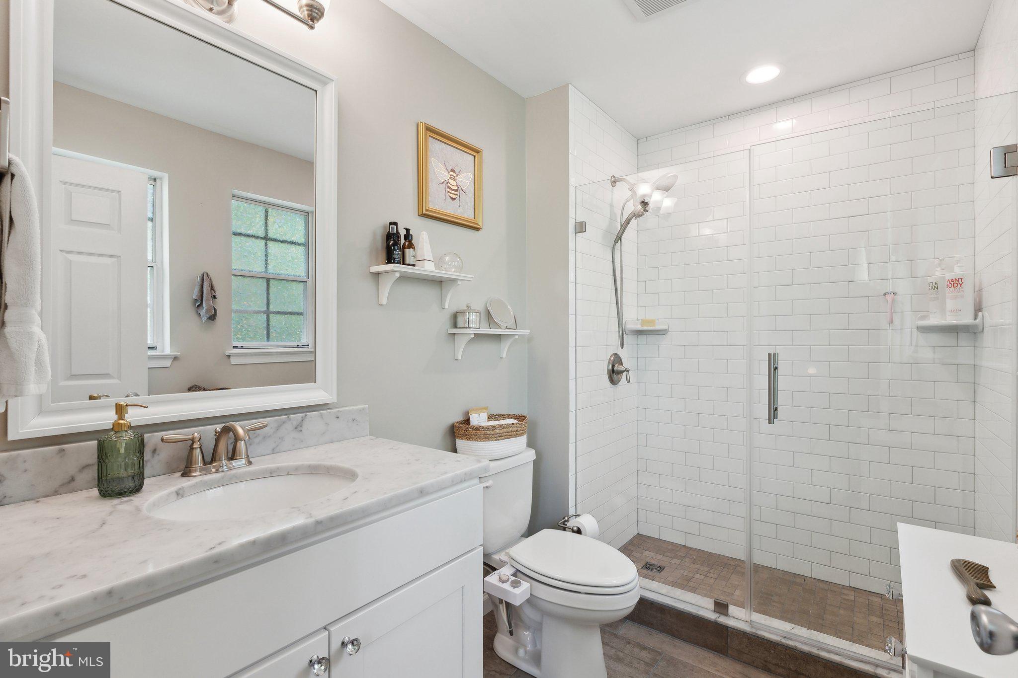 COLLEGE MANOR - Residential