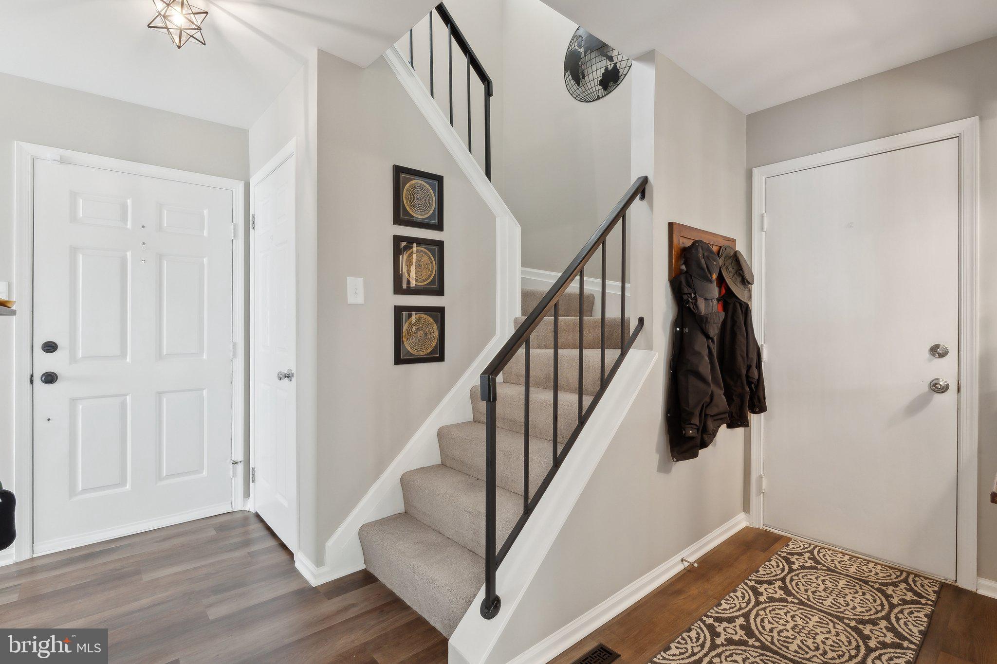 COLLEGE MANOR - Residential