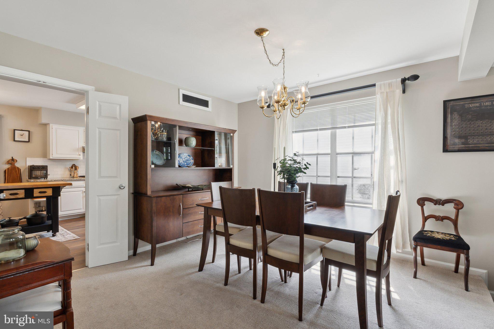 COLLEGE MANOR - Residential