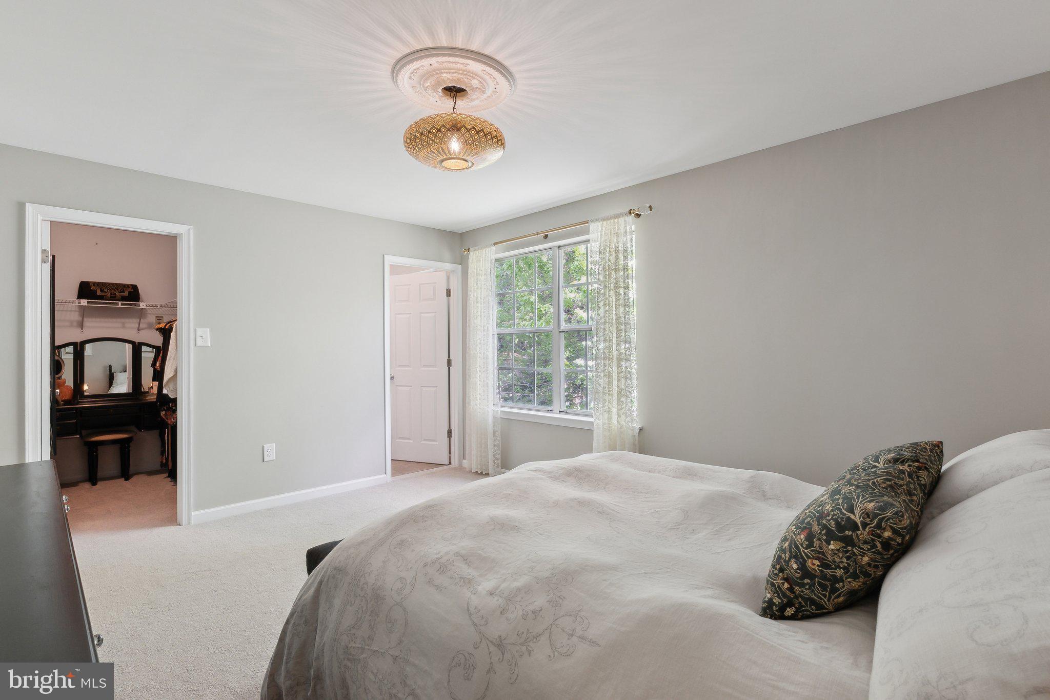 COLLEGE MANOR - Residential