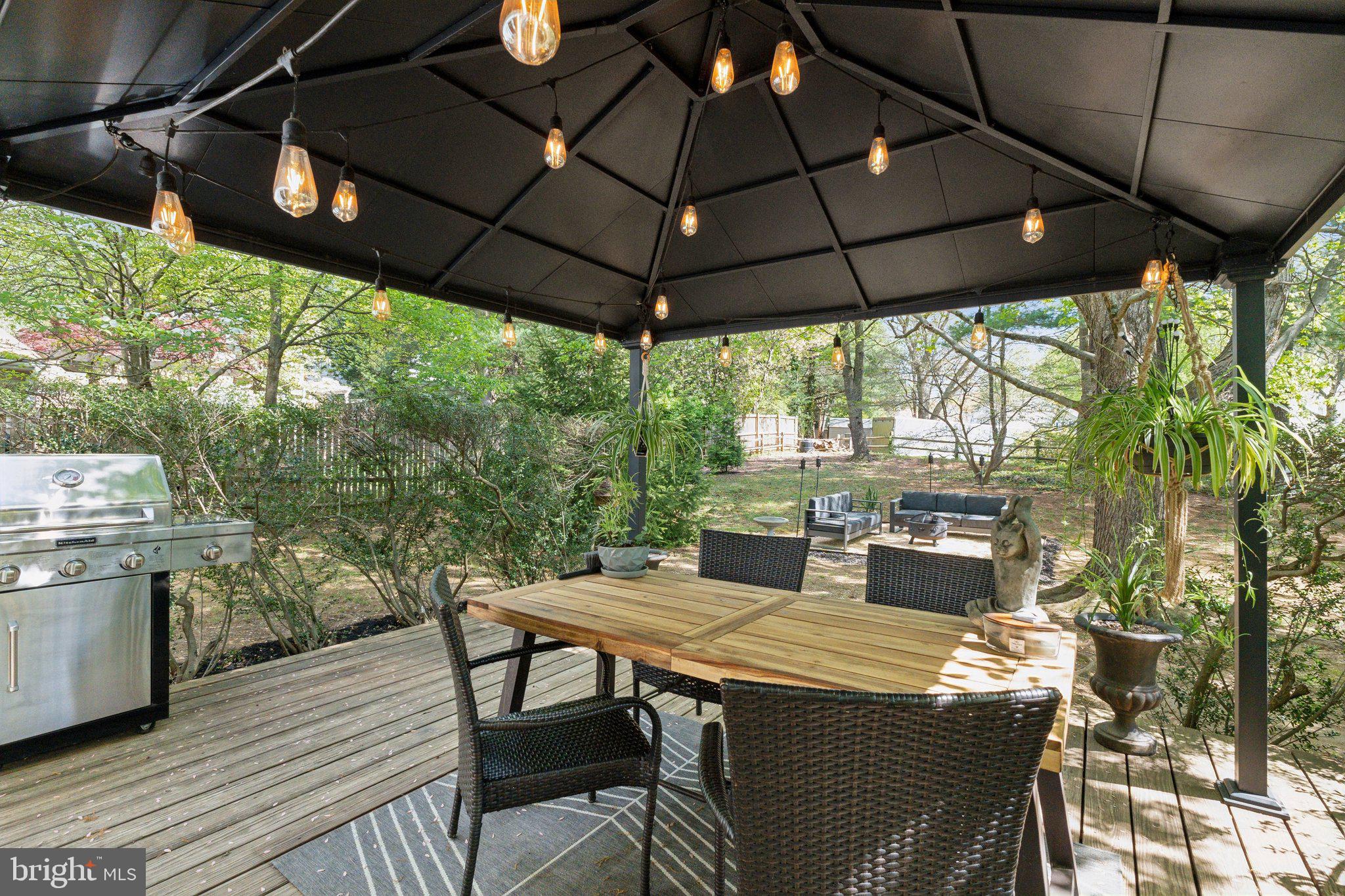 COLLEGE MANOR - Residential