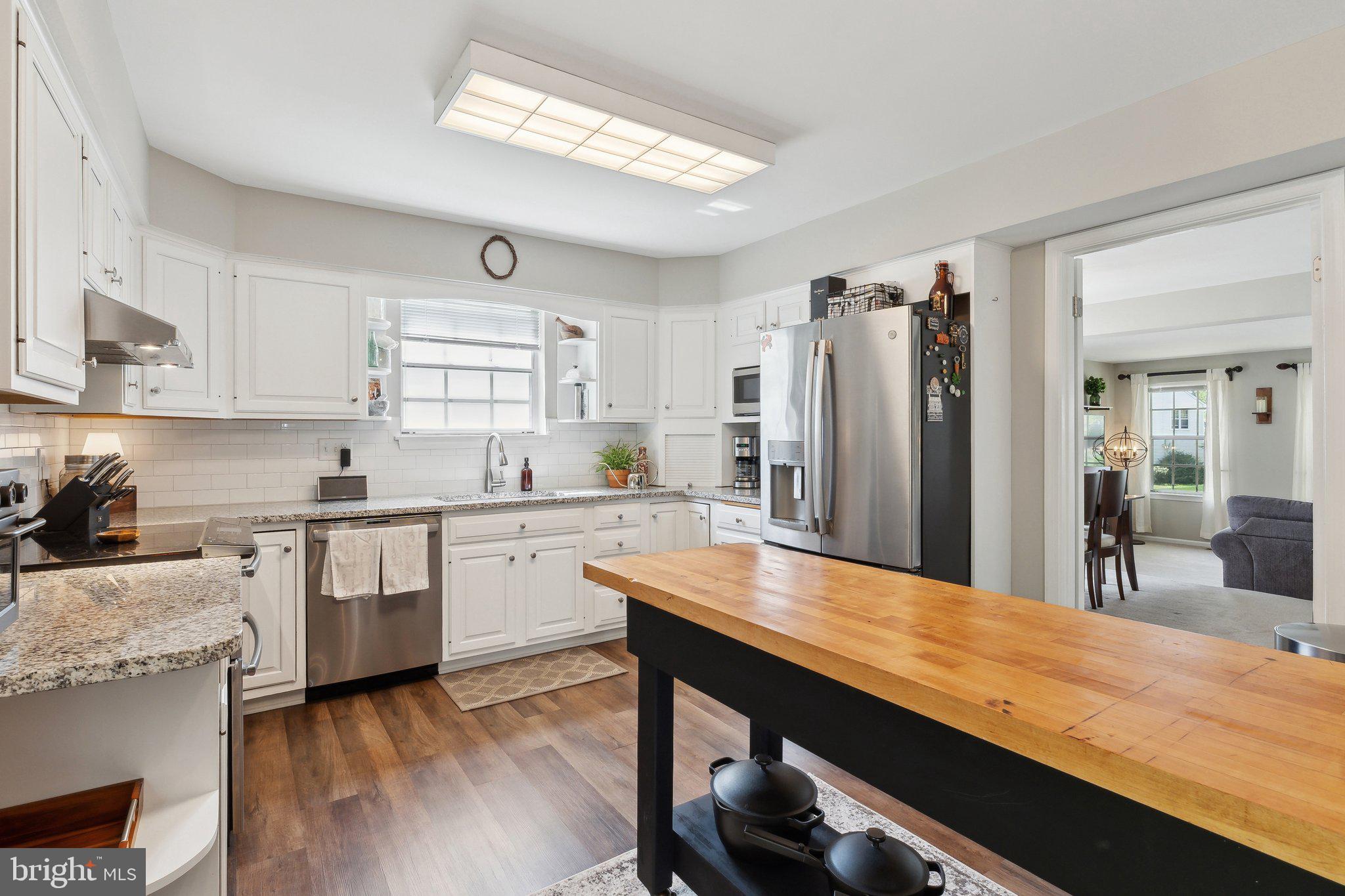 COLLEGE MANOR - Residential