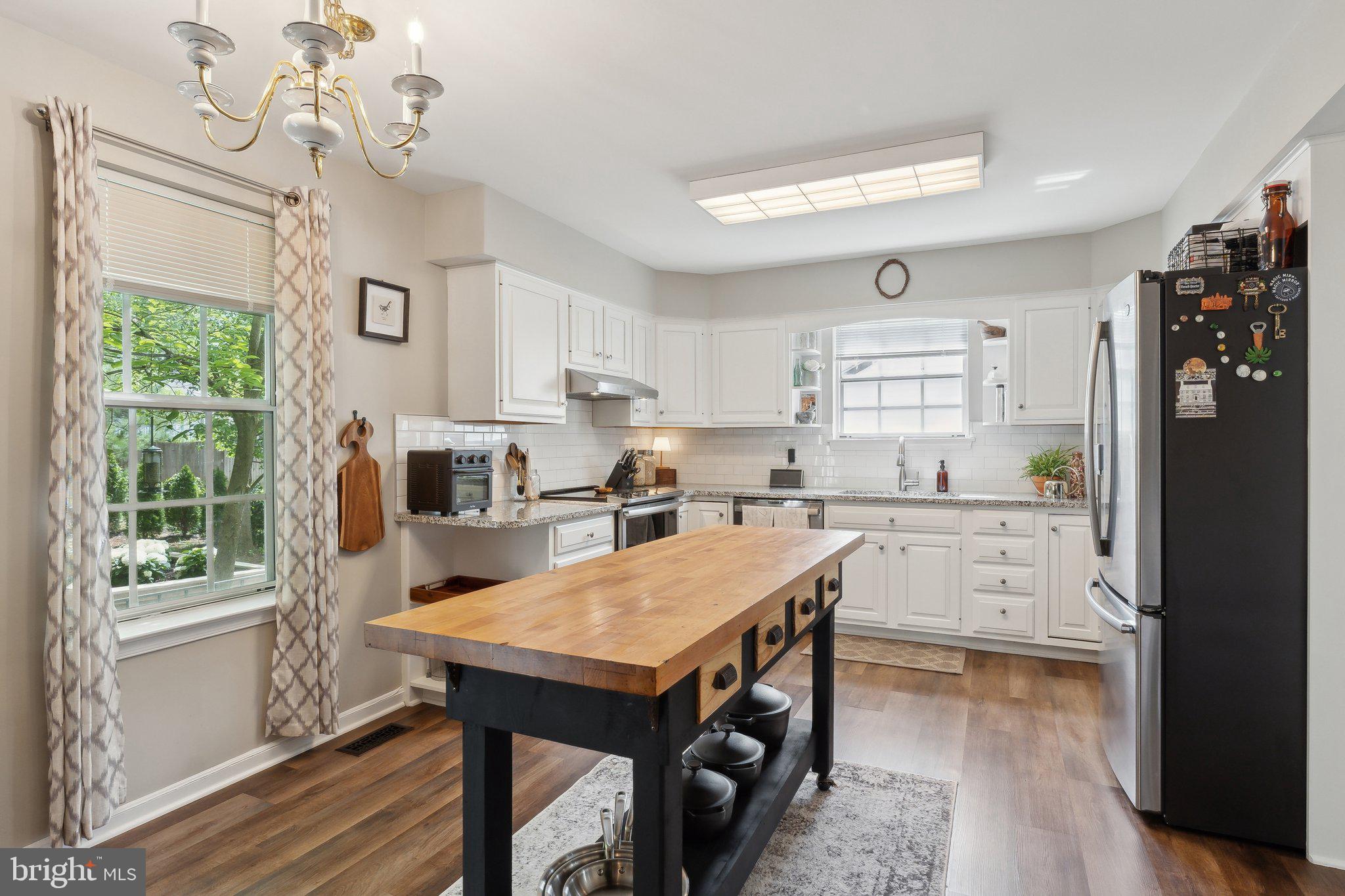 COLLEGE MANOR - Residential