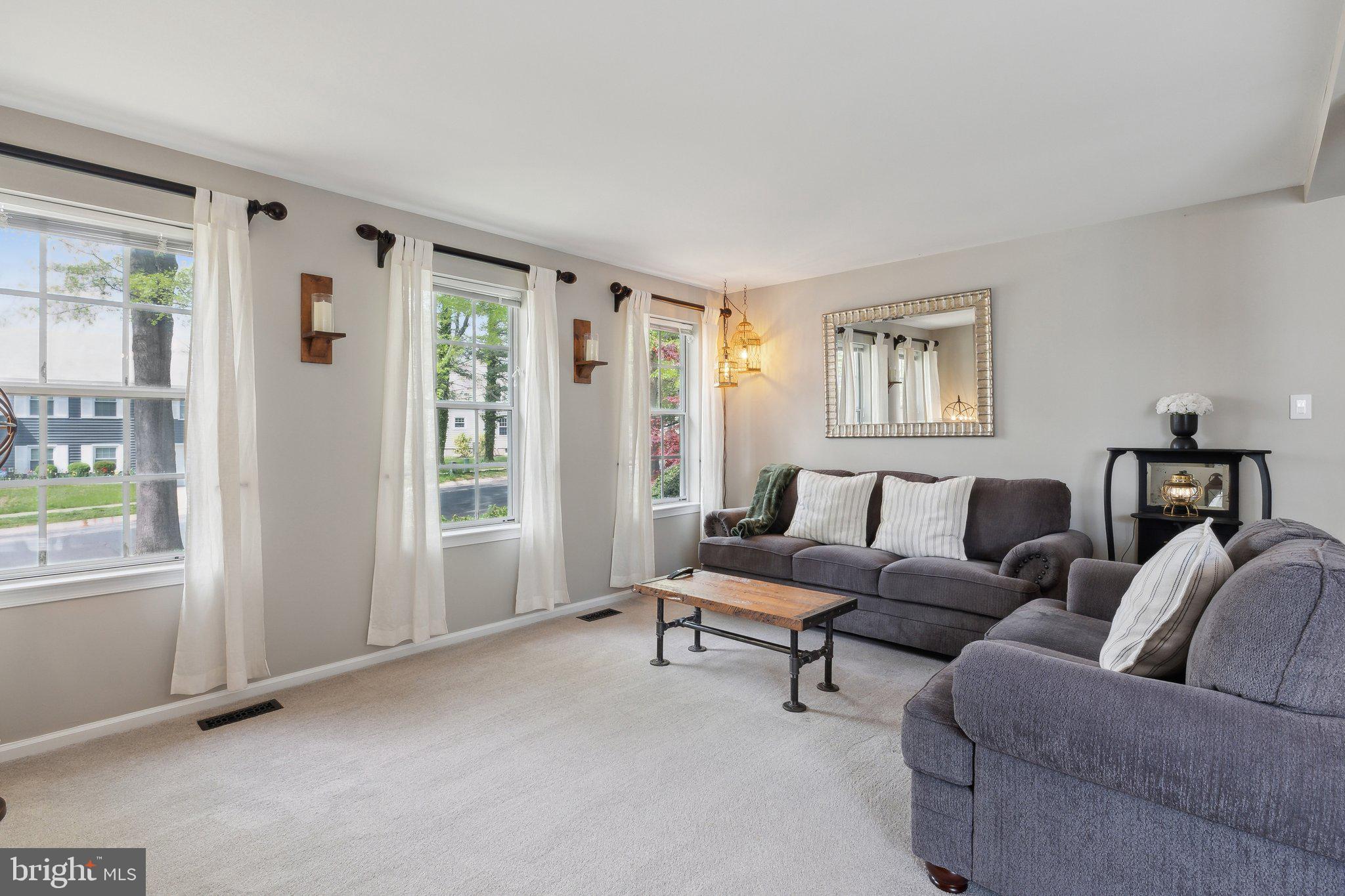 COLLEGE MANOR - Residential