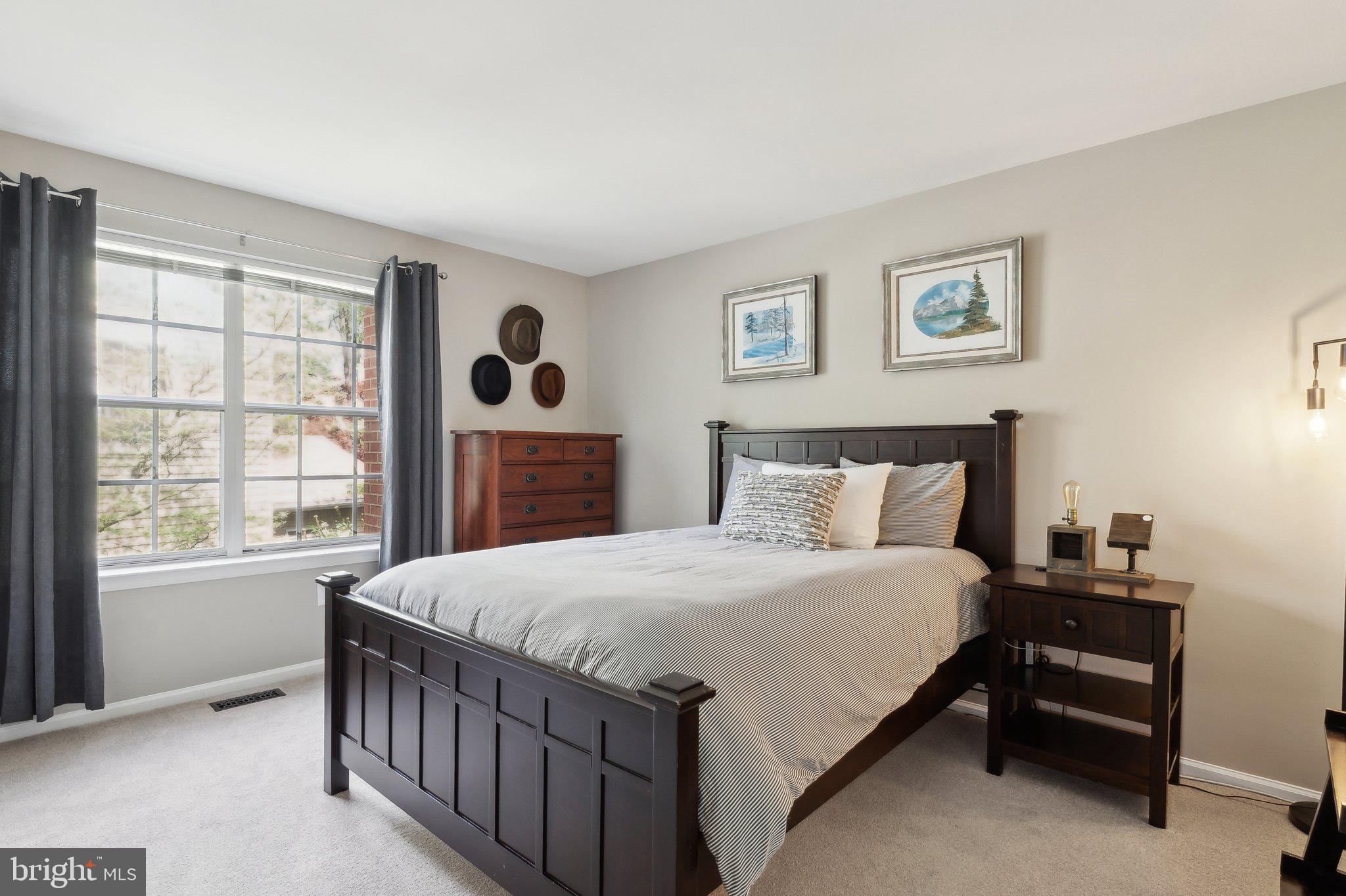 COLLEGE MANOR - Residential