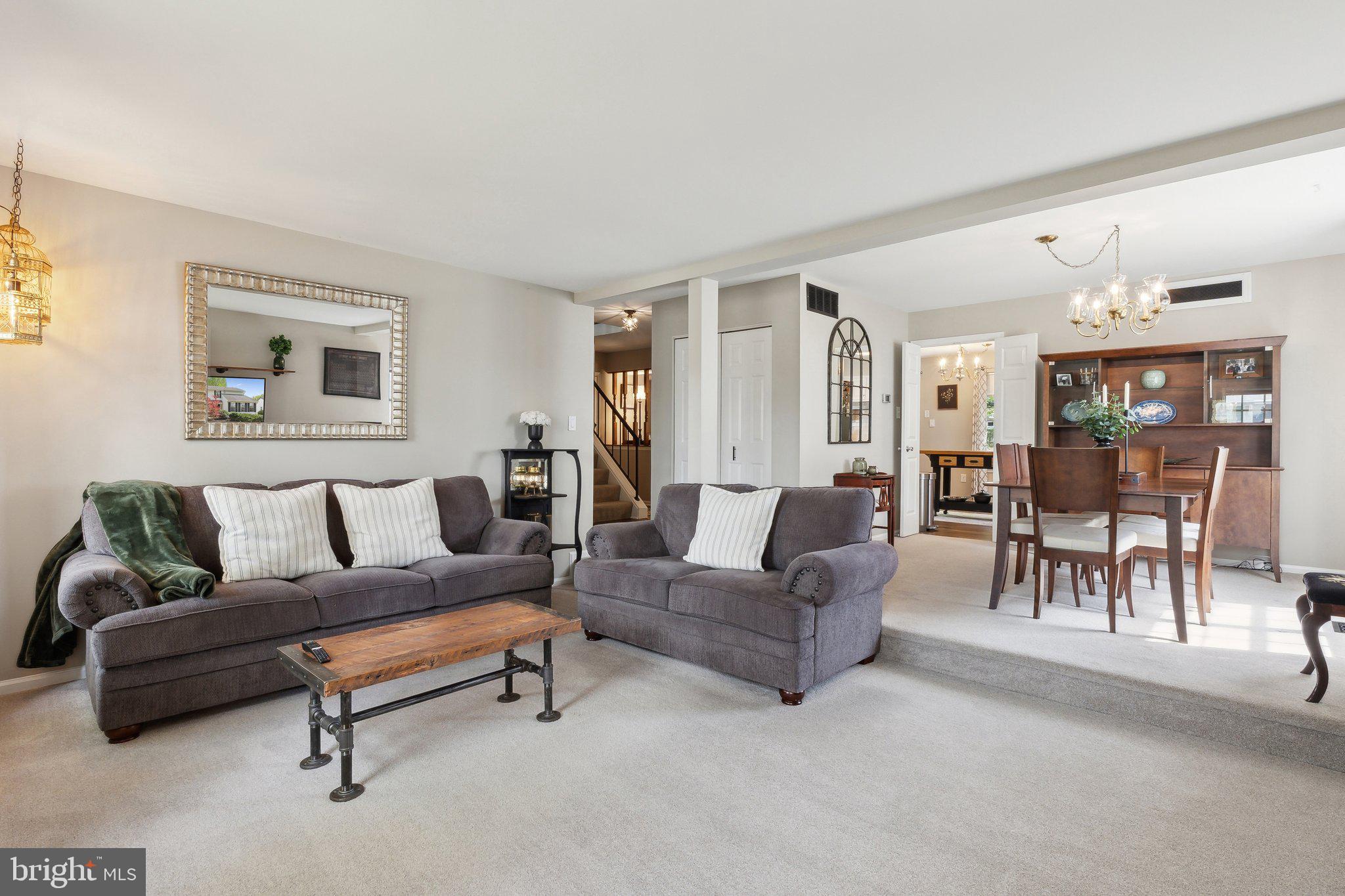 COLLEGE MANOR - Residential