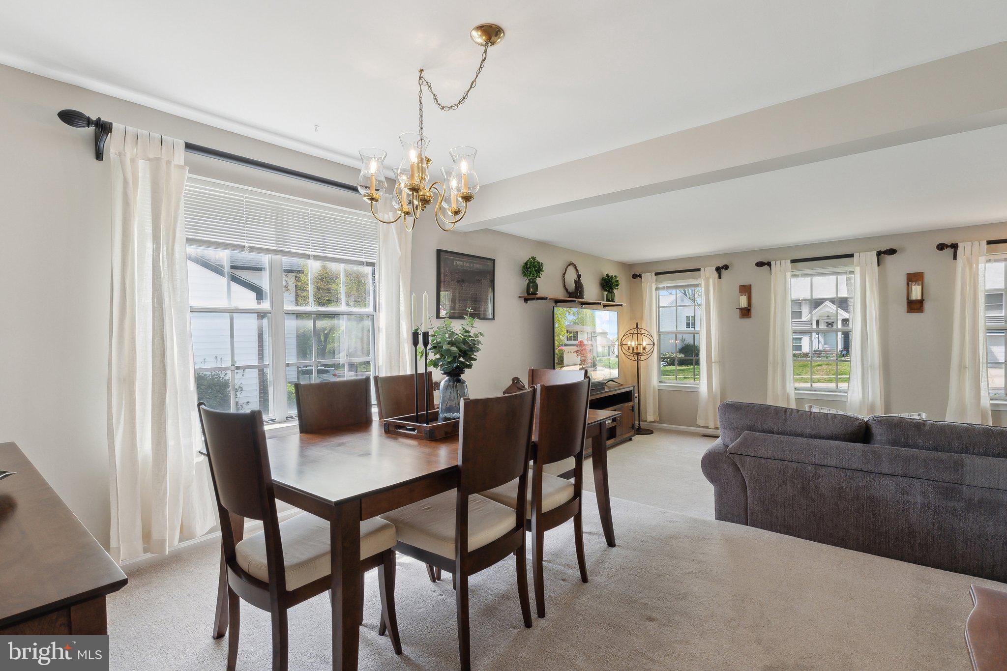 COLLEGE MANOR - Residential