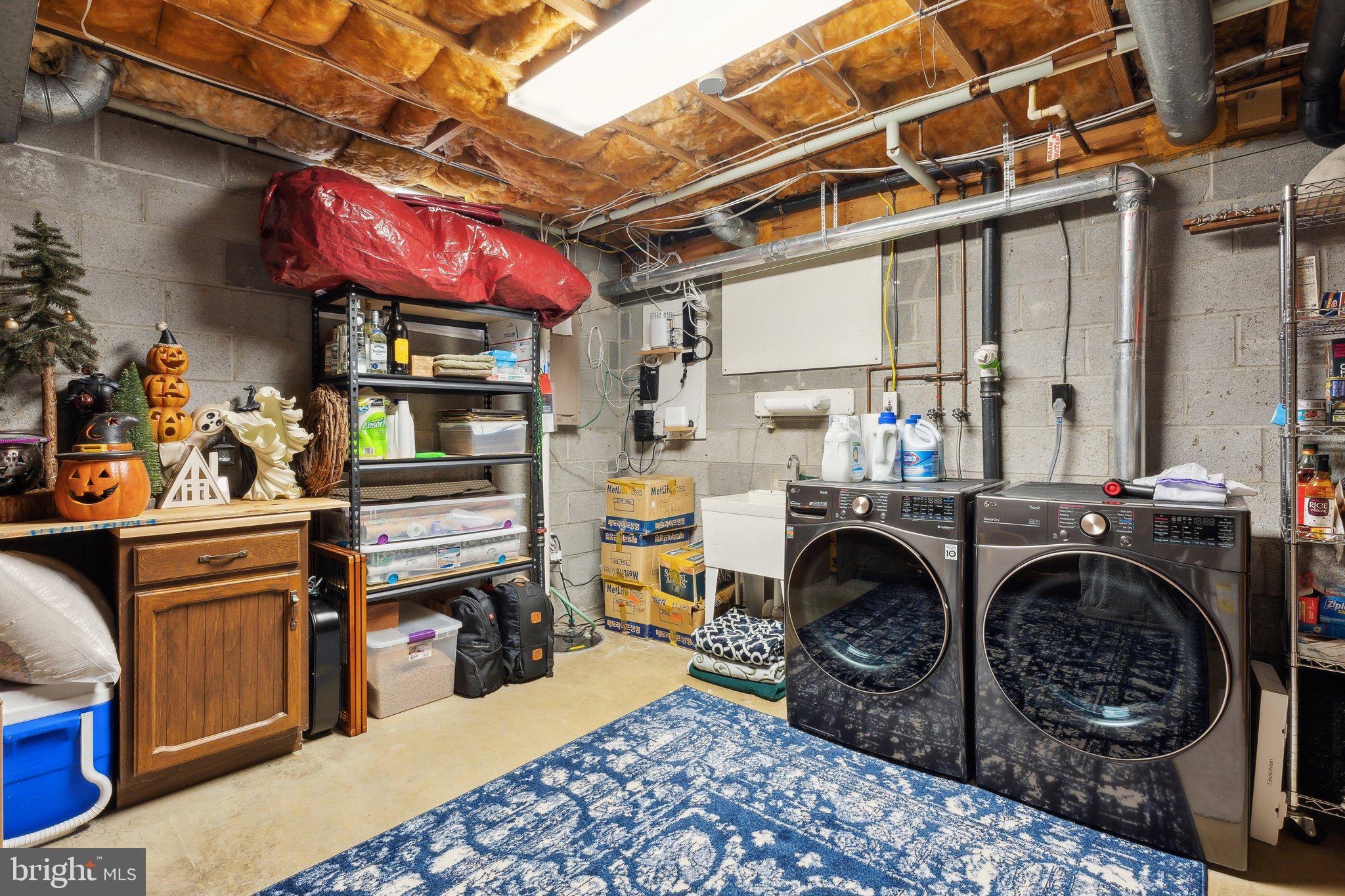 COLLEGE MANOR - Residential