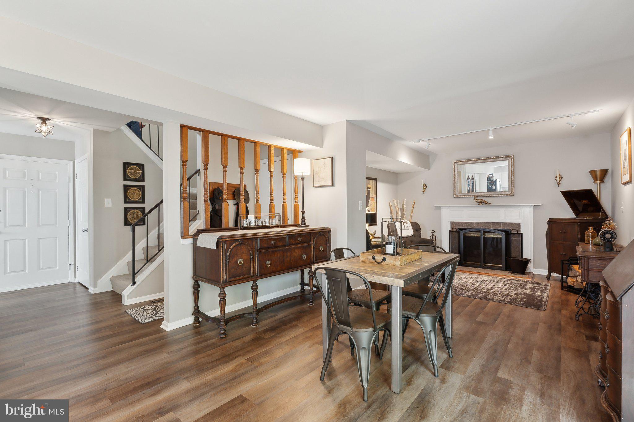 COLLEGE MANOR - Residential