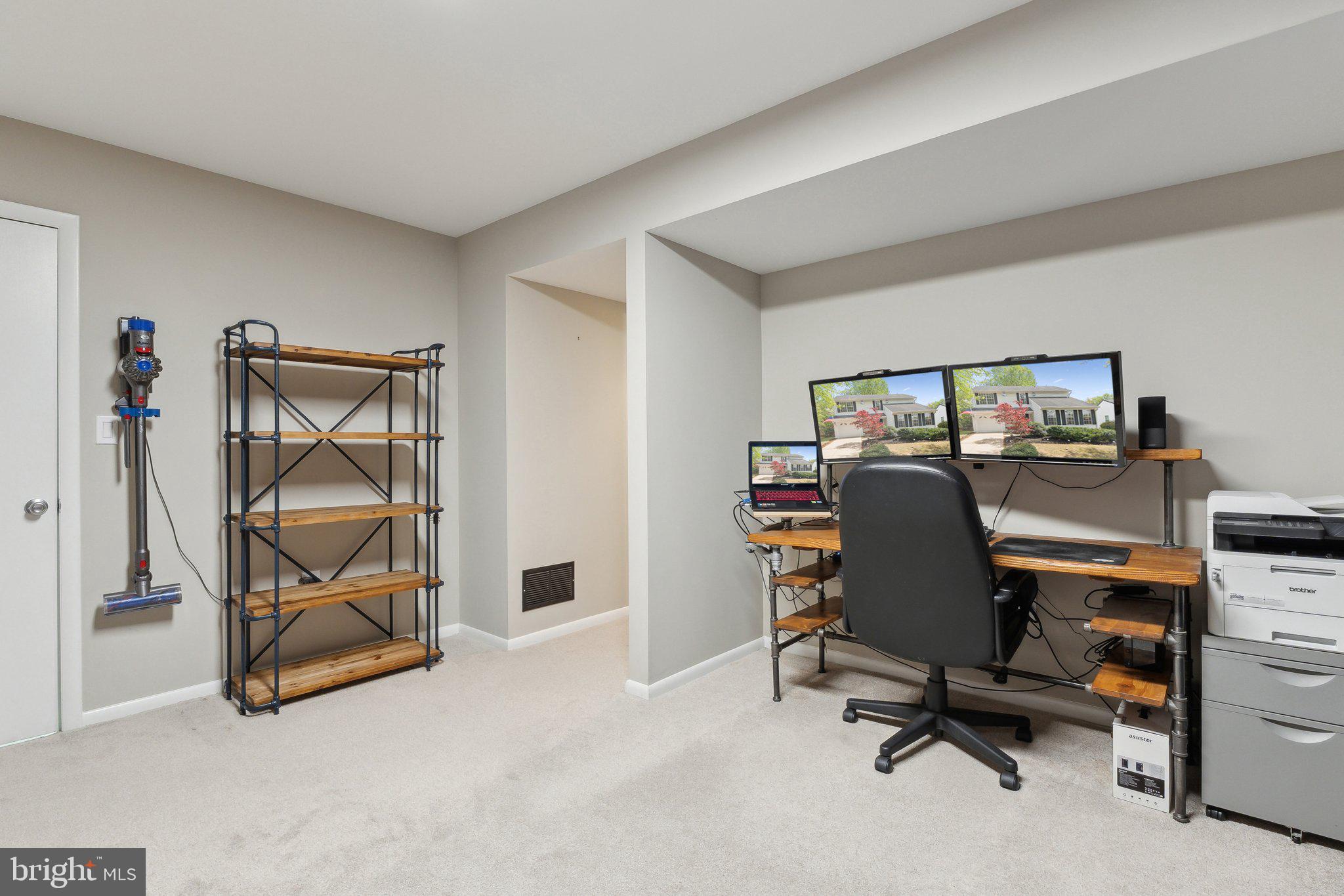 COLLEGE MANOR - Residential