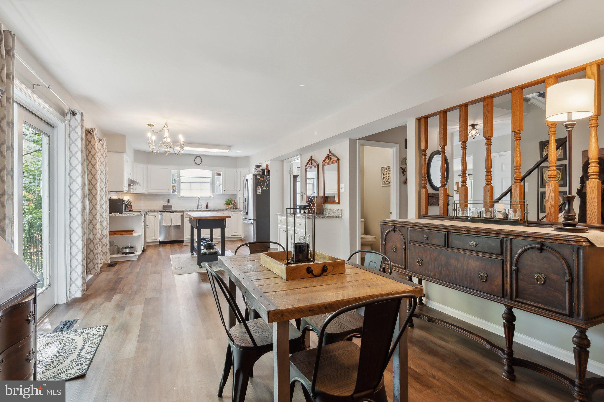 COLLEGE MANOR - Residential