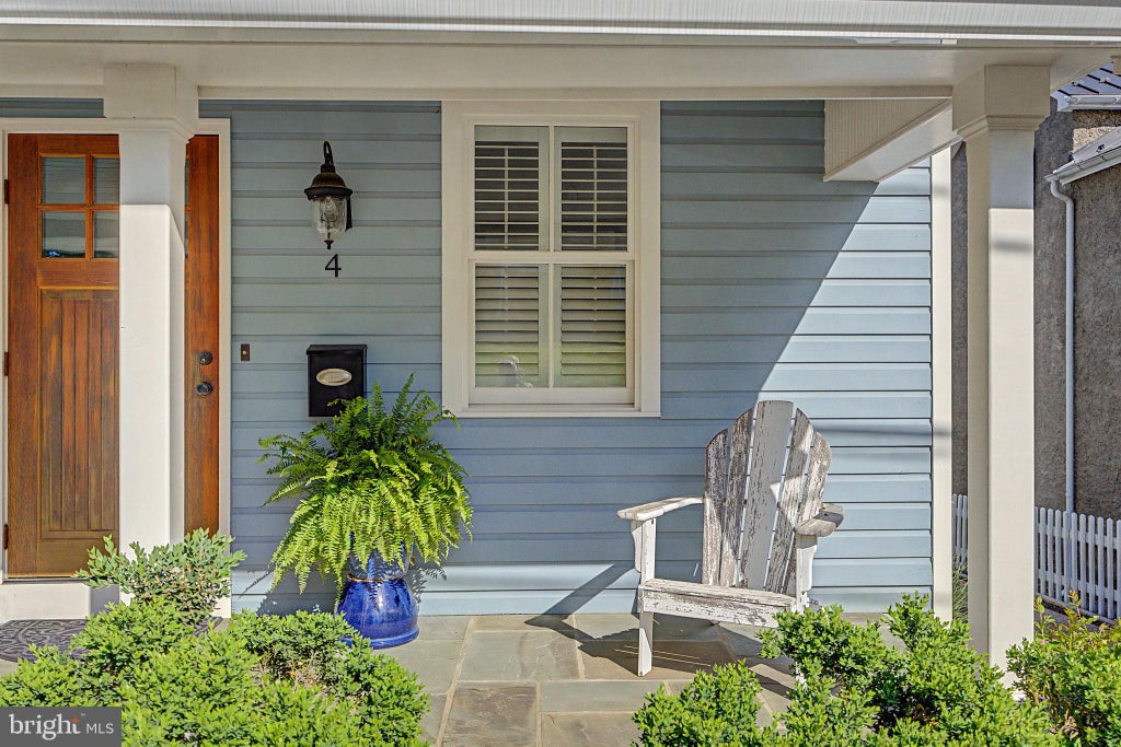 Photo of 4 Ayr Street SW, LEESBURG, VA 20175 (MLS # VALO2125330)