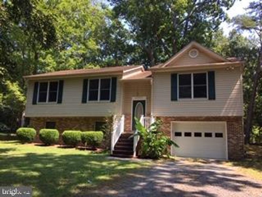 Owner is the Listing agent.  Nice split foyer with large master bedroom and full bath with tub in master bedroom. Easy care kitchen and bath floors. Oversized one car garage. House shows well.  No pets non smokers. Good credit and good rental history required.  Priced right so act quickly! Take a look today! Available May 23, 2024 Tenant  pays CRE fee $297.00 annual fee for access to community facilities. 
Tenant pays electric, water bill, cable, and yard maintenance.  Security deposit $1995.00.  All occupants 18 and over must complete credit and back round check.