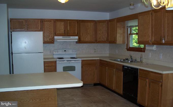 CHESAPEAKE RANCH ESTATES - Residential Lease