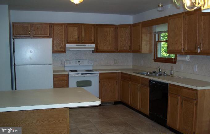 CHESAPEAKE RANCH ESTATES - Residential Lease