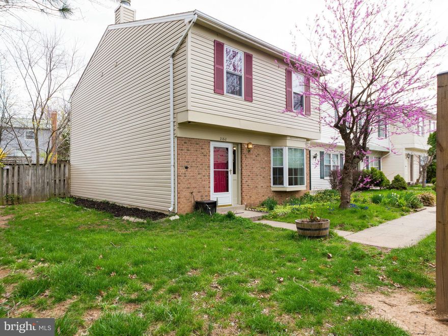 NEW PRICE & $4,000 in Subsidy! Close to NEW METRO!   Deluxe MBR with En-Suite Bath, His/Hers Walk-In closets! Marble FP in spacious LR w bay window. Fenced Backyard. 2015 All New Vinyl Siding w/ ext. insulation, newer windows, newer floors. NEW 2016: Custom paint, Blinds, Carpet, Vanity, SMART Hookup- USB Charging Stations & MORE!  2 Parking Sp.  DON'T MISS OUT- TOUR TODAY!